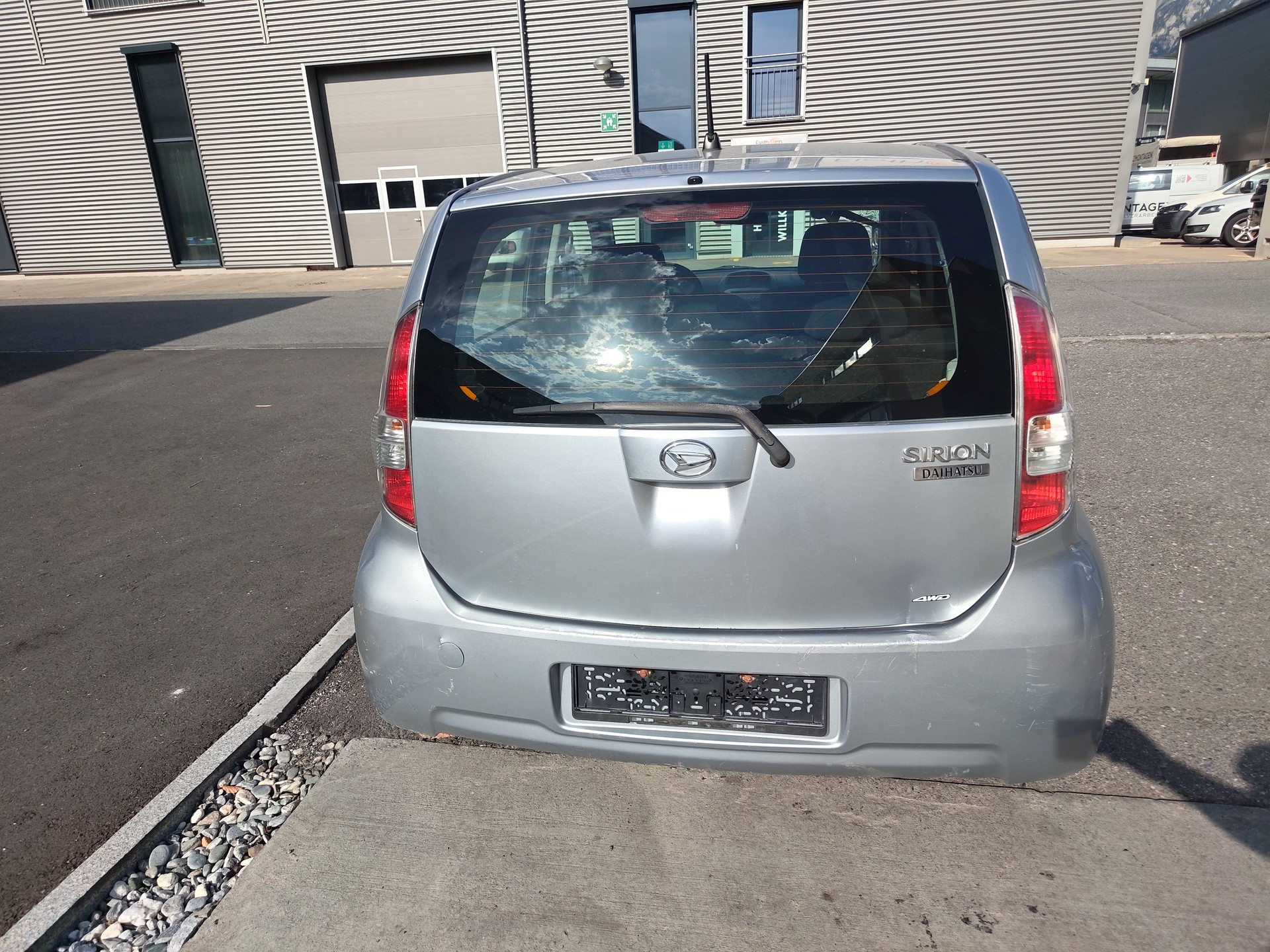 DAIHATSU Sirion 1.3 S Custom 4WD-image-3