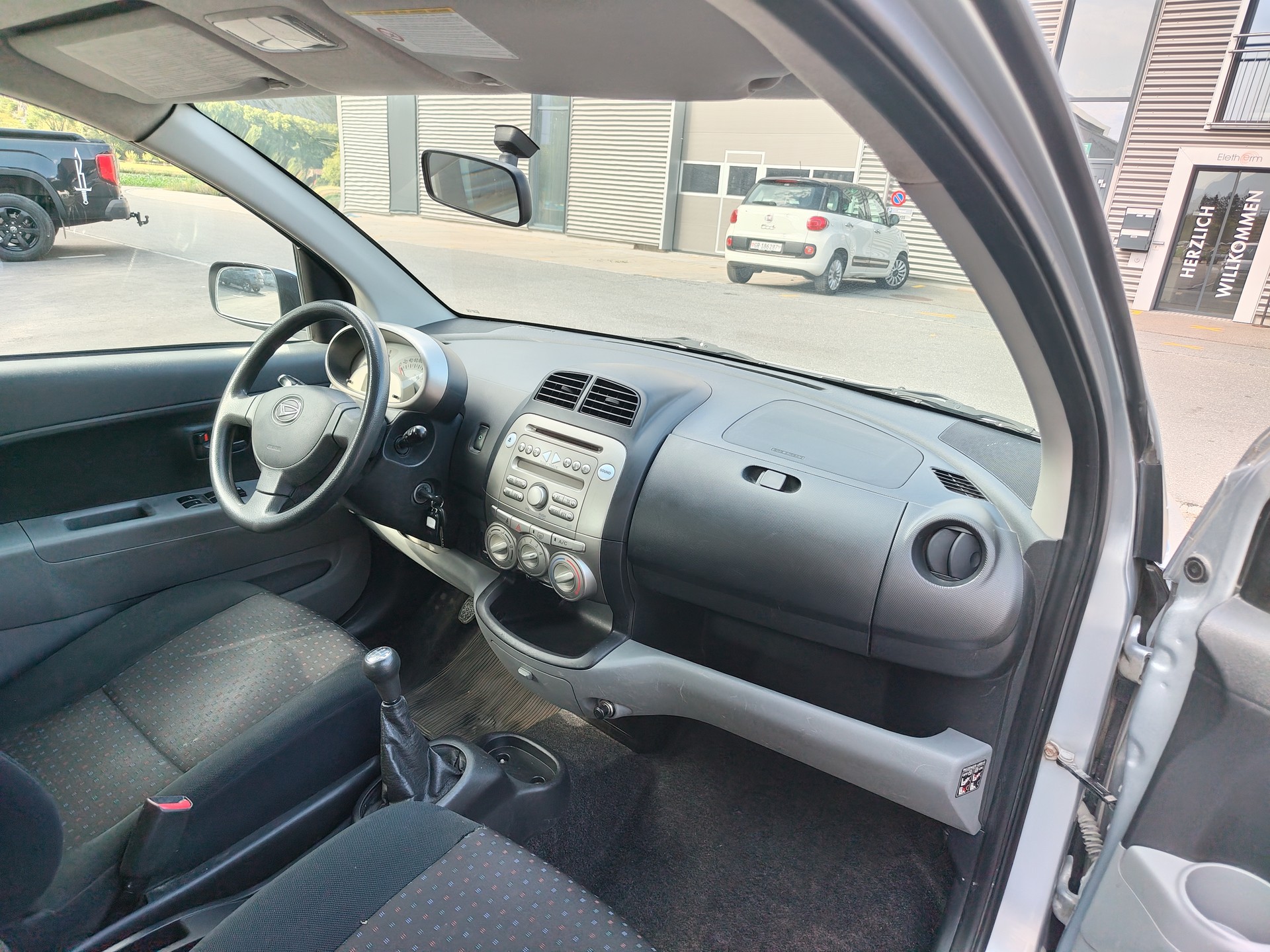 DAIHATSU Sirion 1.3 S Custom 4WD-image-7