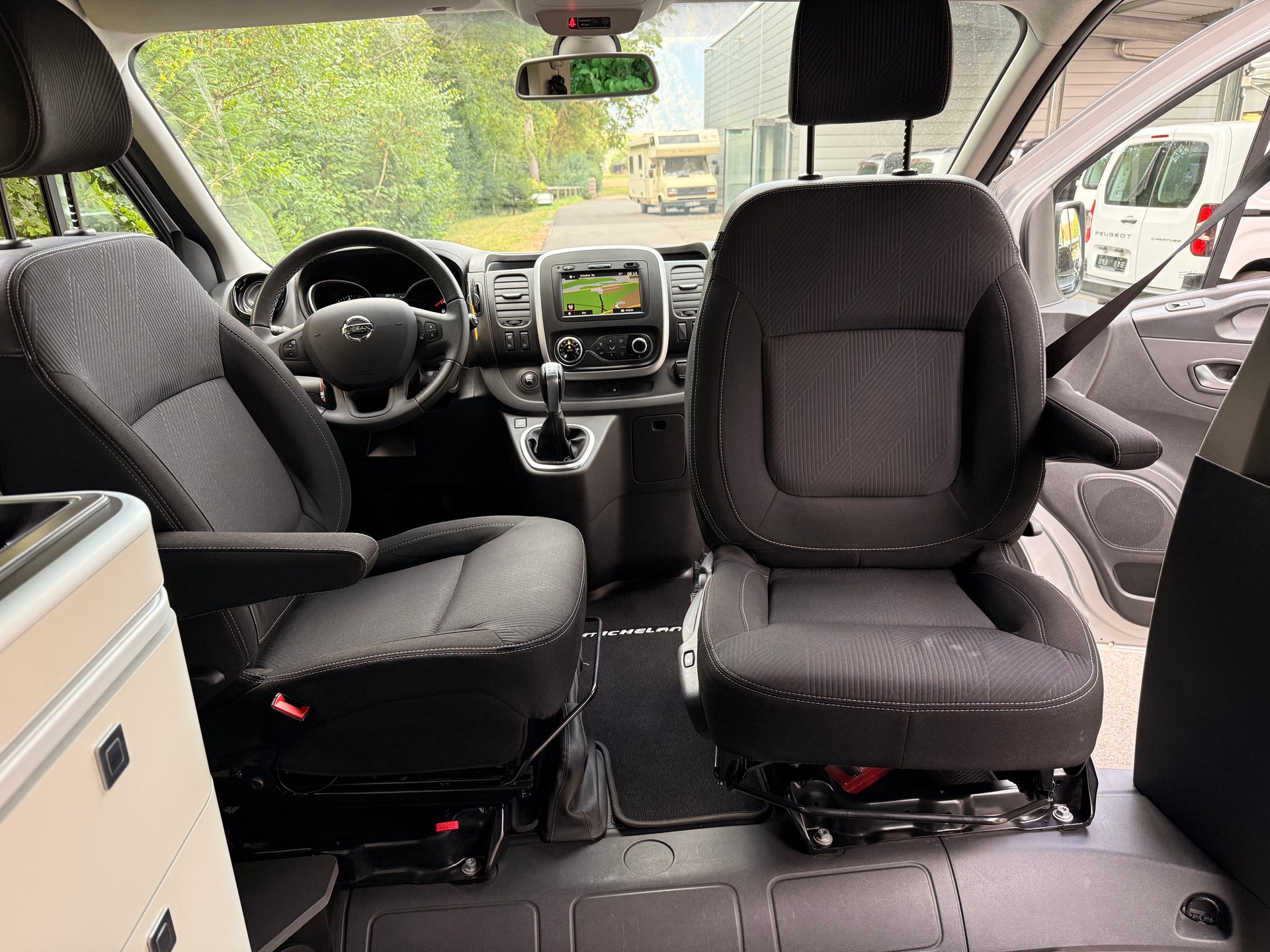 NISSAN Michelangelo dCi 170 2.9 L1H1 DCT-image-14