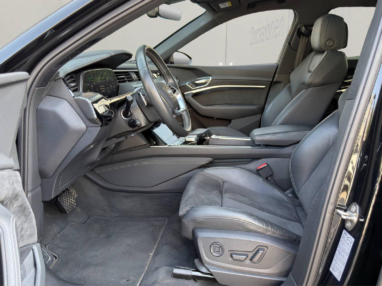 AUDI e-tron 50 Advanced quattro-showroom-element-3