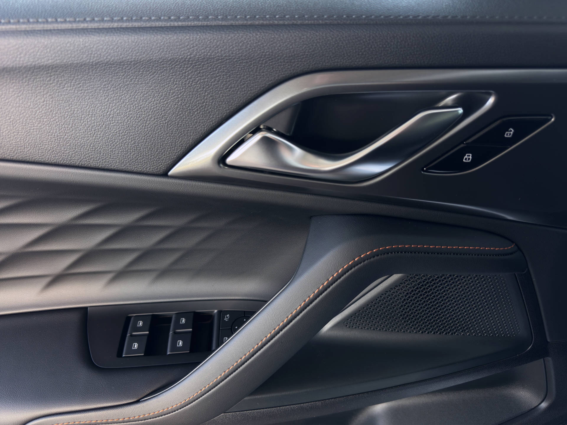 MG HS 1.5 Hybrid Luxury-image-8