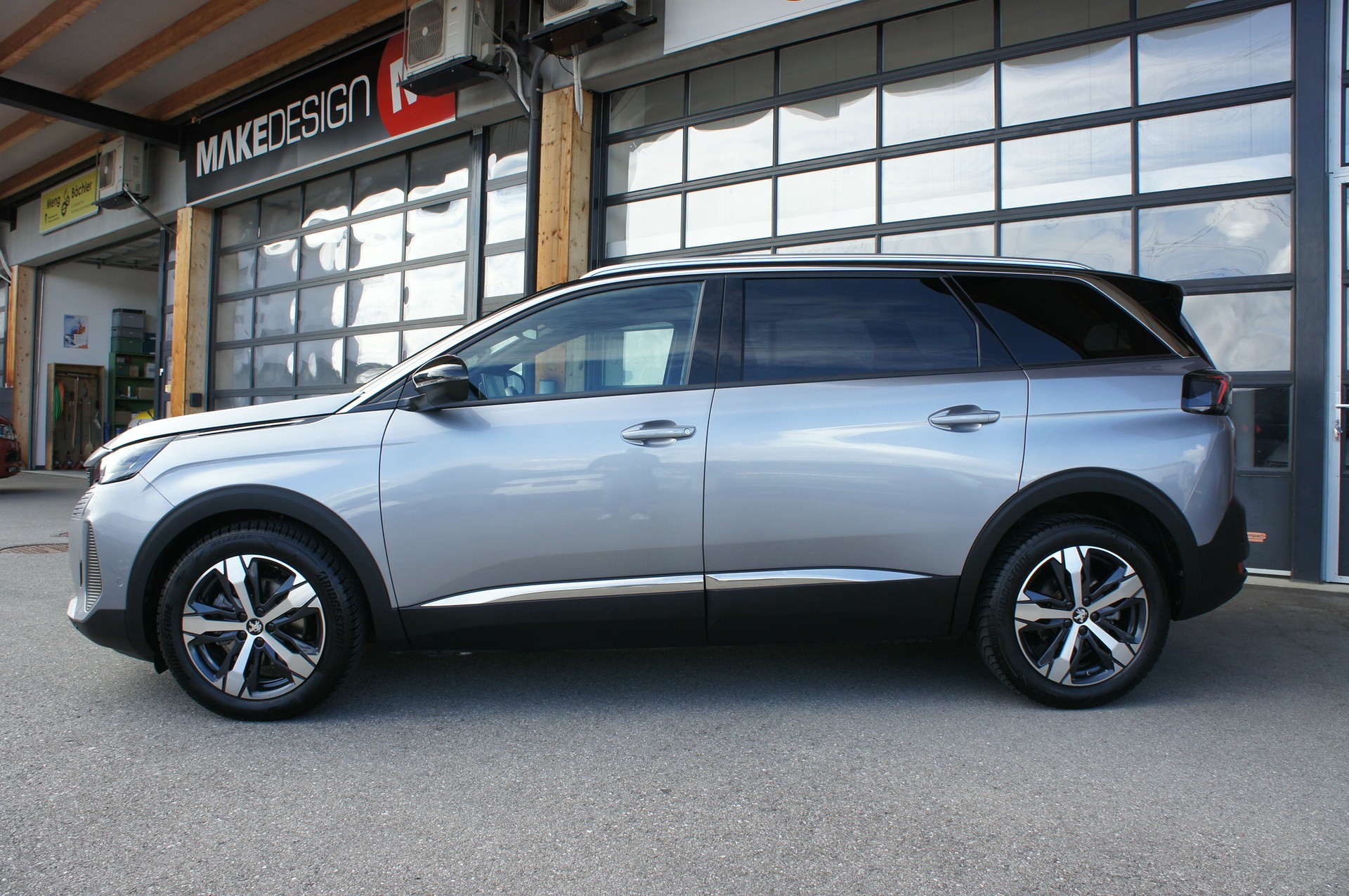PEUGEOT 5008 1.5 BlueHDi Allure Pack EAT8-showroom-element-1