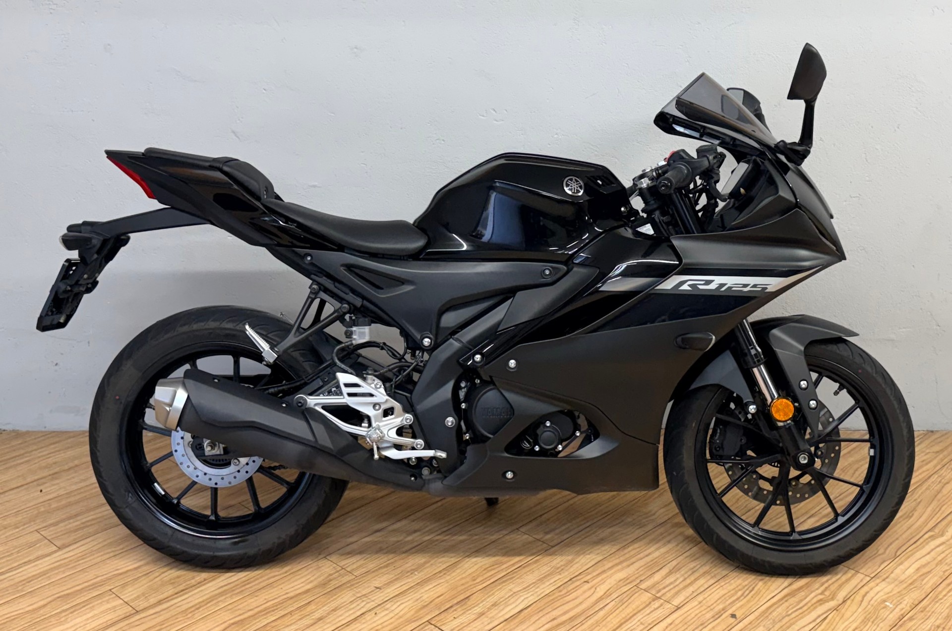 YAMAHA YZF-R 125 ABS-image-1