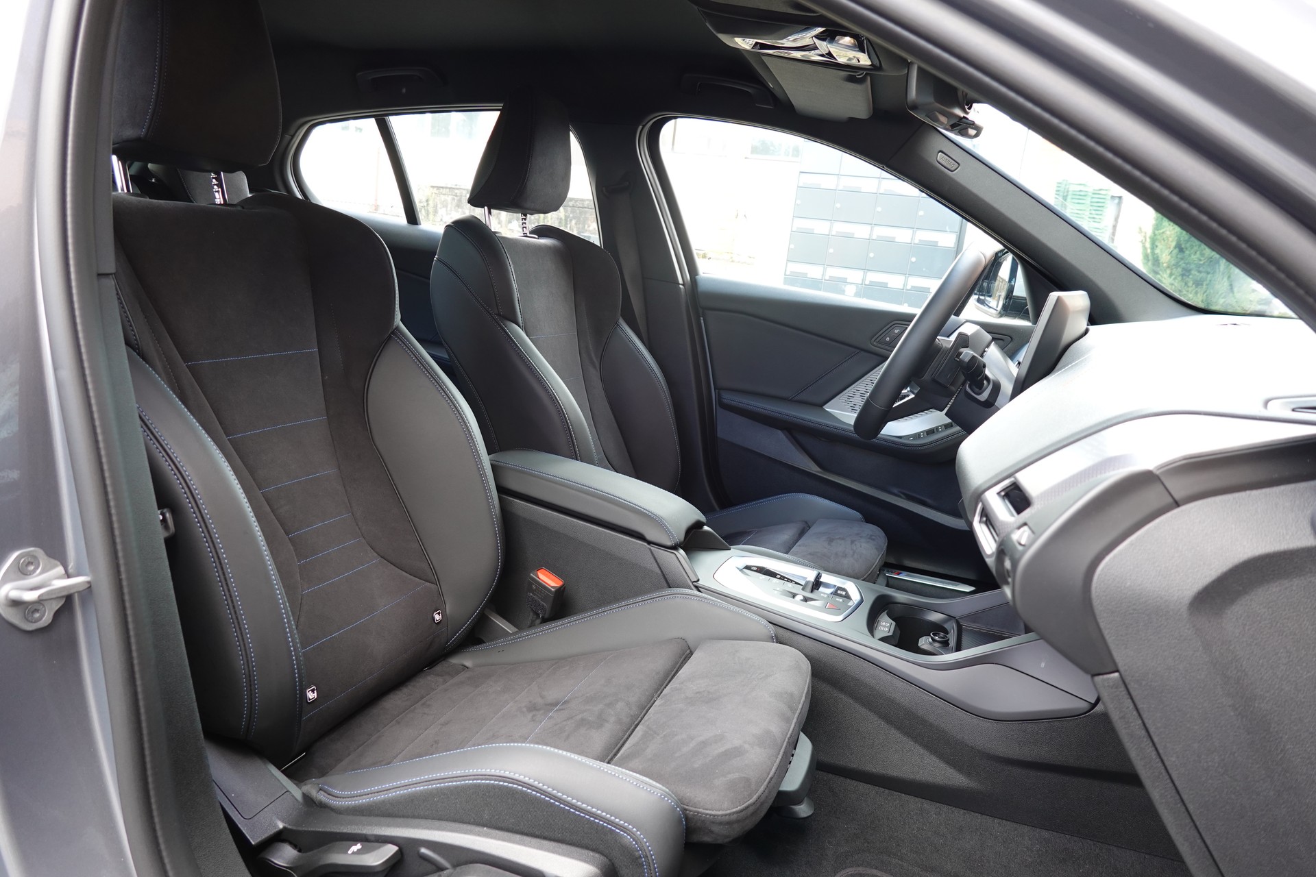 BMW 120 M Sport Steptronic - "LEASING DES 2,9% * Caméra Recul + Capteurs * Drive Select * Cuir/Alcantara"-image-22