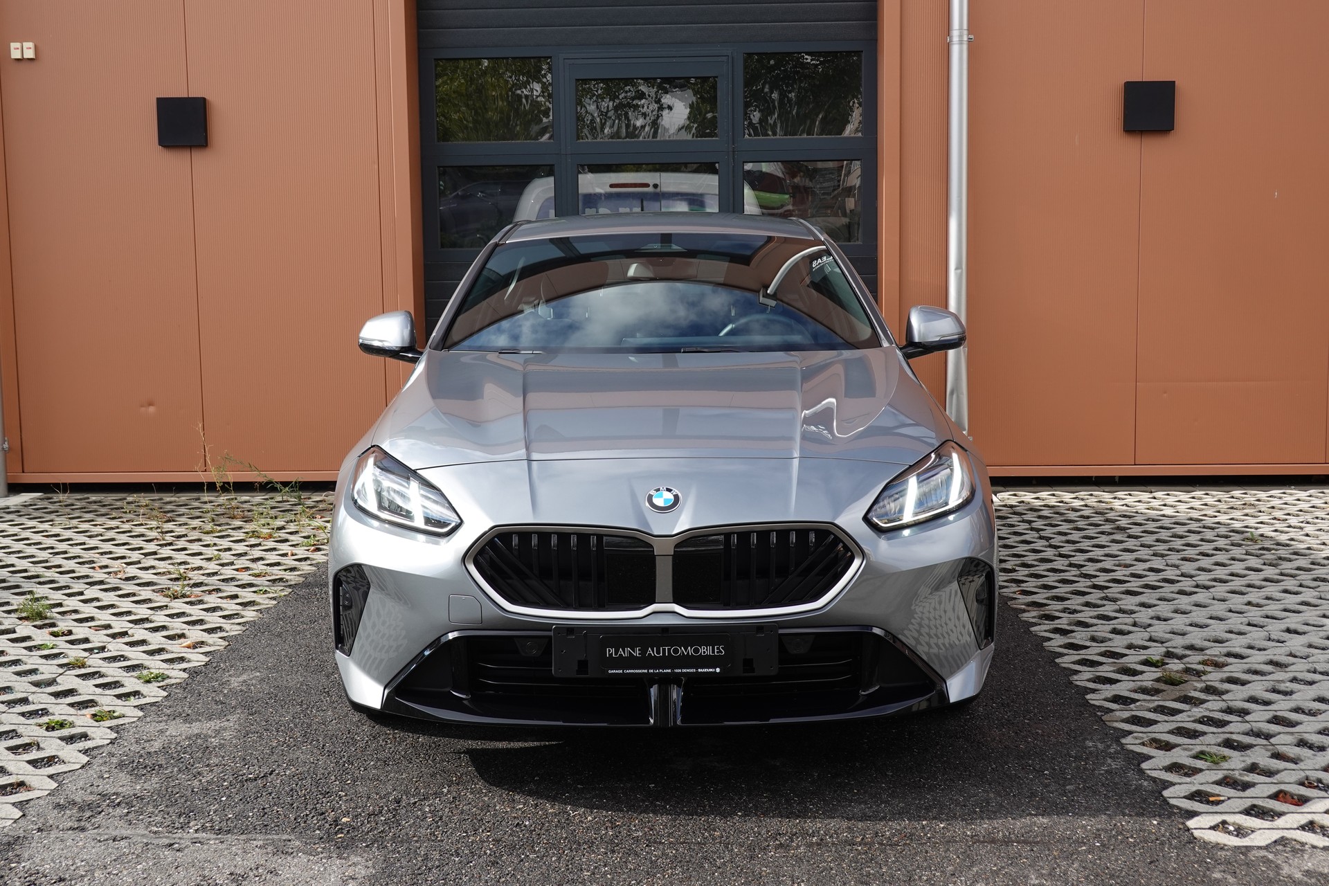 BMW 120 M Sport Steptronic - "LEASING DES 2,9% * Caméra Recul + Capteurs * Drive Select * Cuir/Alcantara"-showroom-element-1