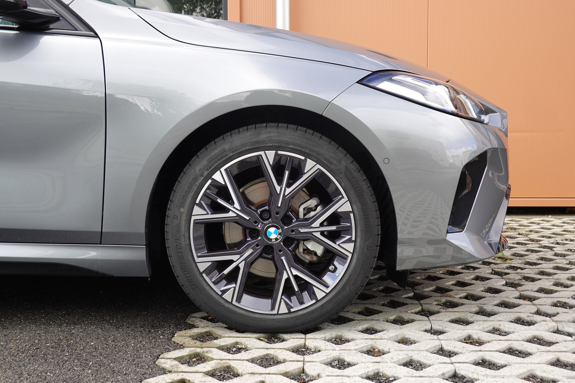 BMW 120 M Sport Steptronic - "LEASING DES 2,9% * Caméra Recul + Capteurs * Drive Select * Cuir/Alcantara"-image-4