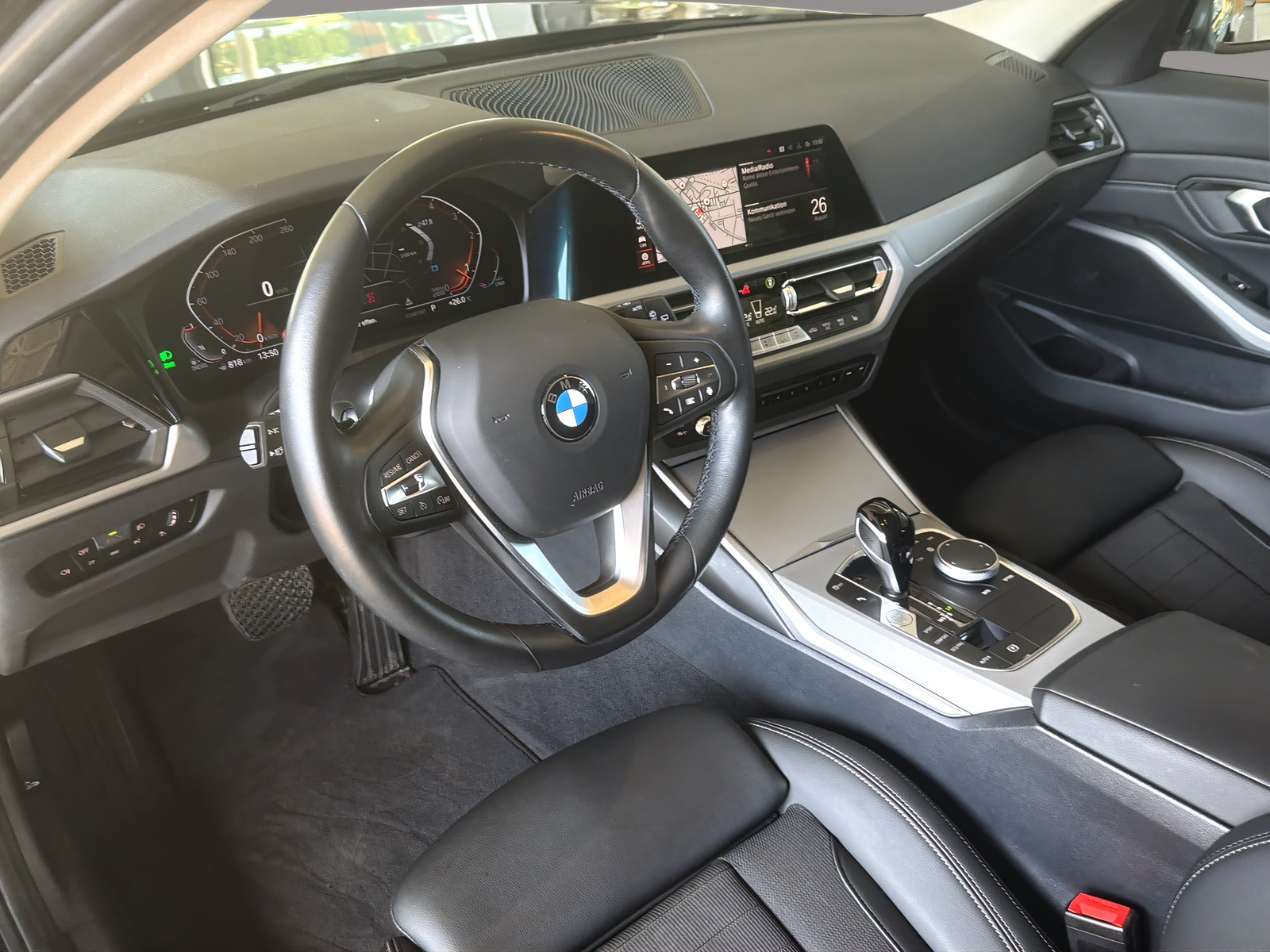 BMW 320d xDrive-image-6