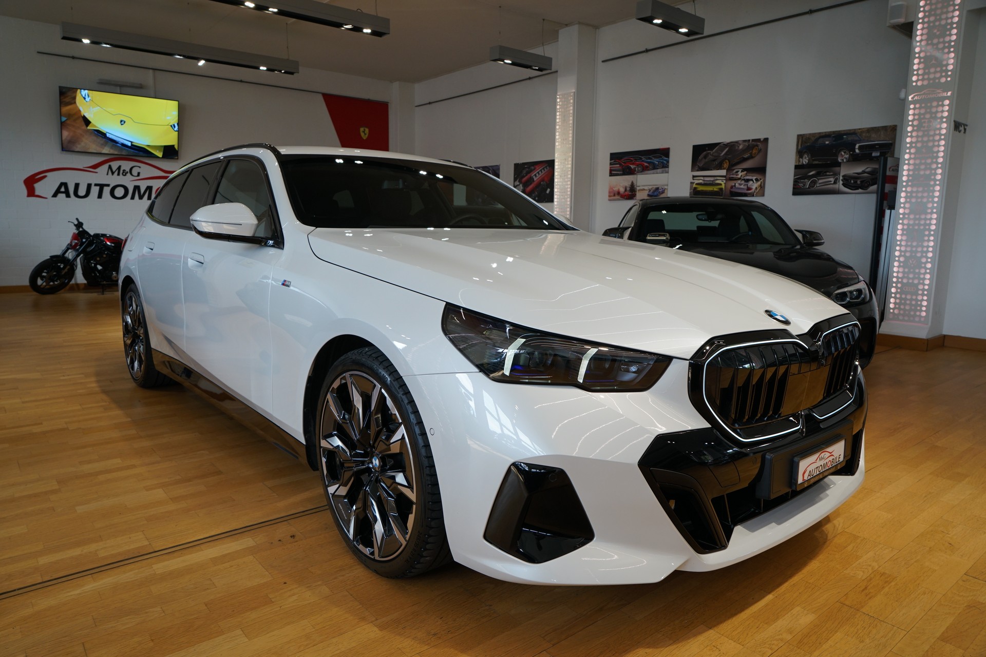 BMW 520d xDrive 48V Touring M Sport Pro Steptronic-showroom-element-2
