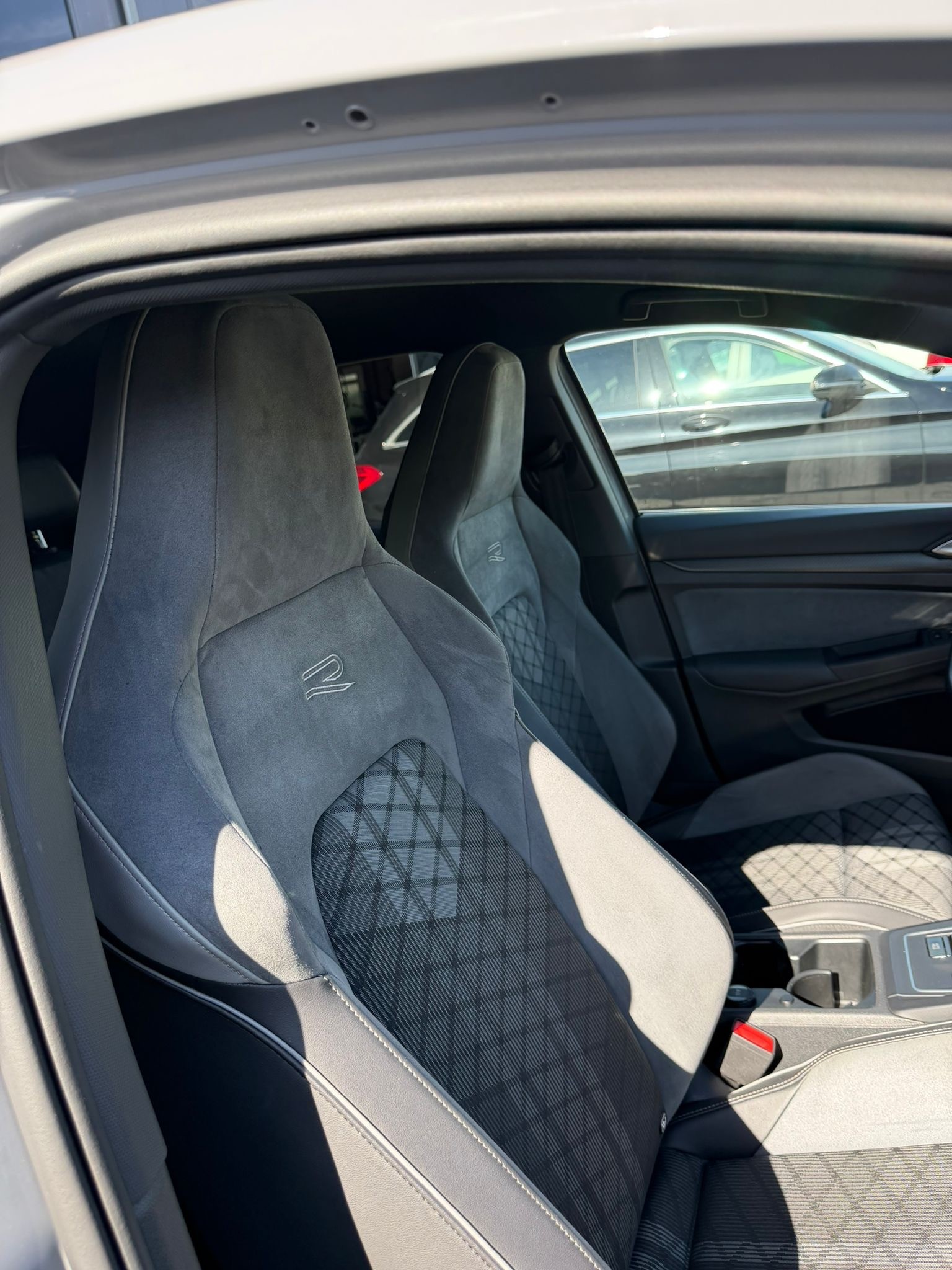 VW Golf 1.5 eTSI mHEV ACT R-Line DSG-image-14