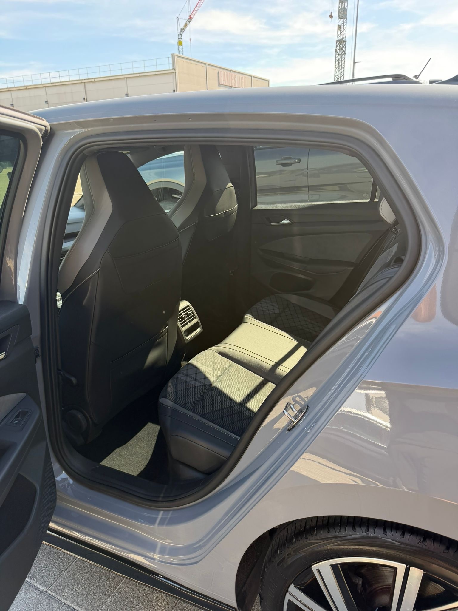 VW Golf 1.5 eTSI mHEV ACT R-Line DSG-image-10