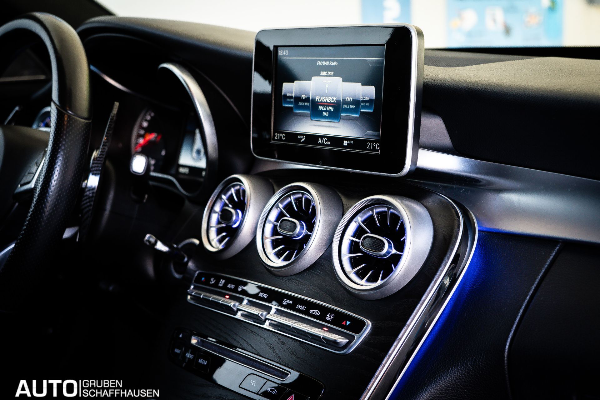 MERCEDES-BENZ C 250 d Swiss Star AMG Line 4Matic 9G-Tronic-image-15
