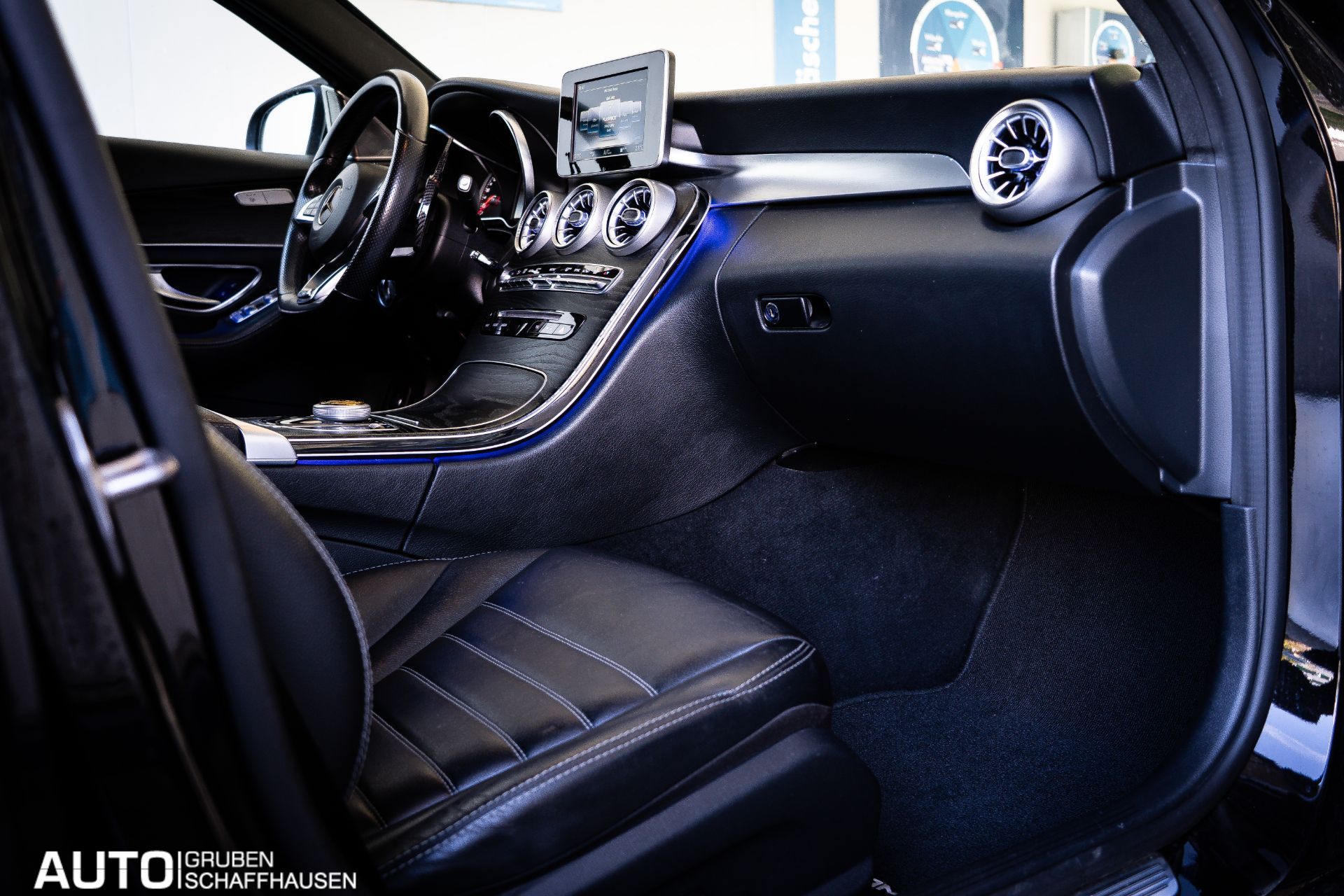 MERCEDES-BENZ C 250 d Swiss Star AMG Line 4Matic 9G-Tronic-image-12