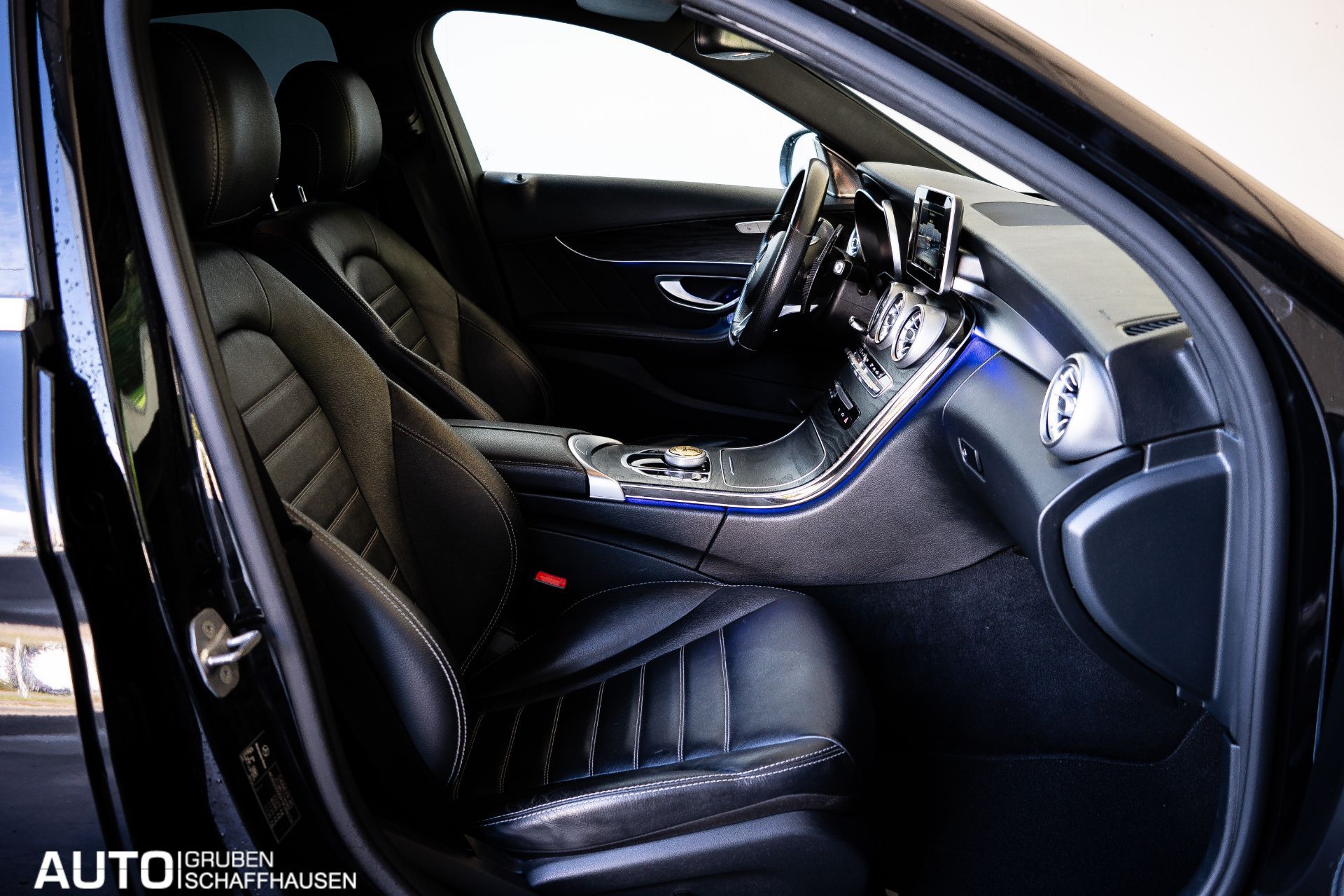 MERCEDES-BENZ C 250 d Swiss Star AMG Line 4Matic 9G-Tronic-image-13