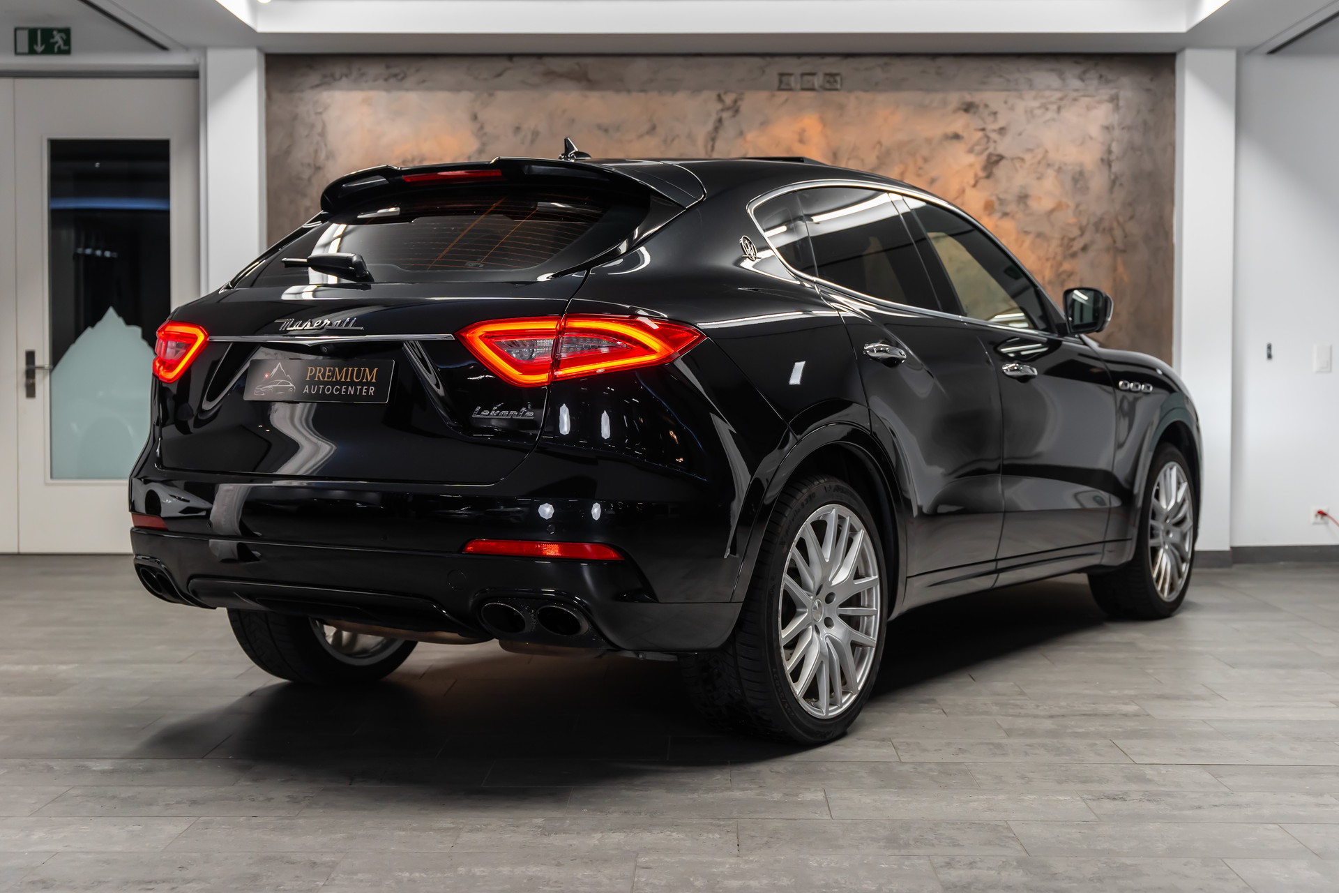 MASERATI Levante S 3.0 V6 Automatica *CH-Fahrzeug*Panorama*Fahrassist*360°*Alcantara*-image-5