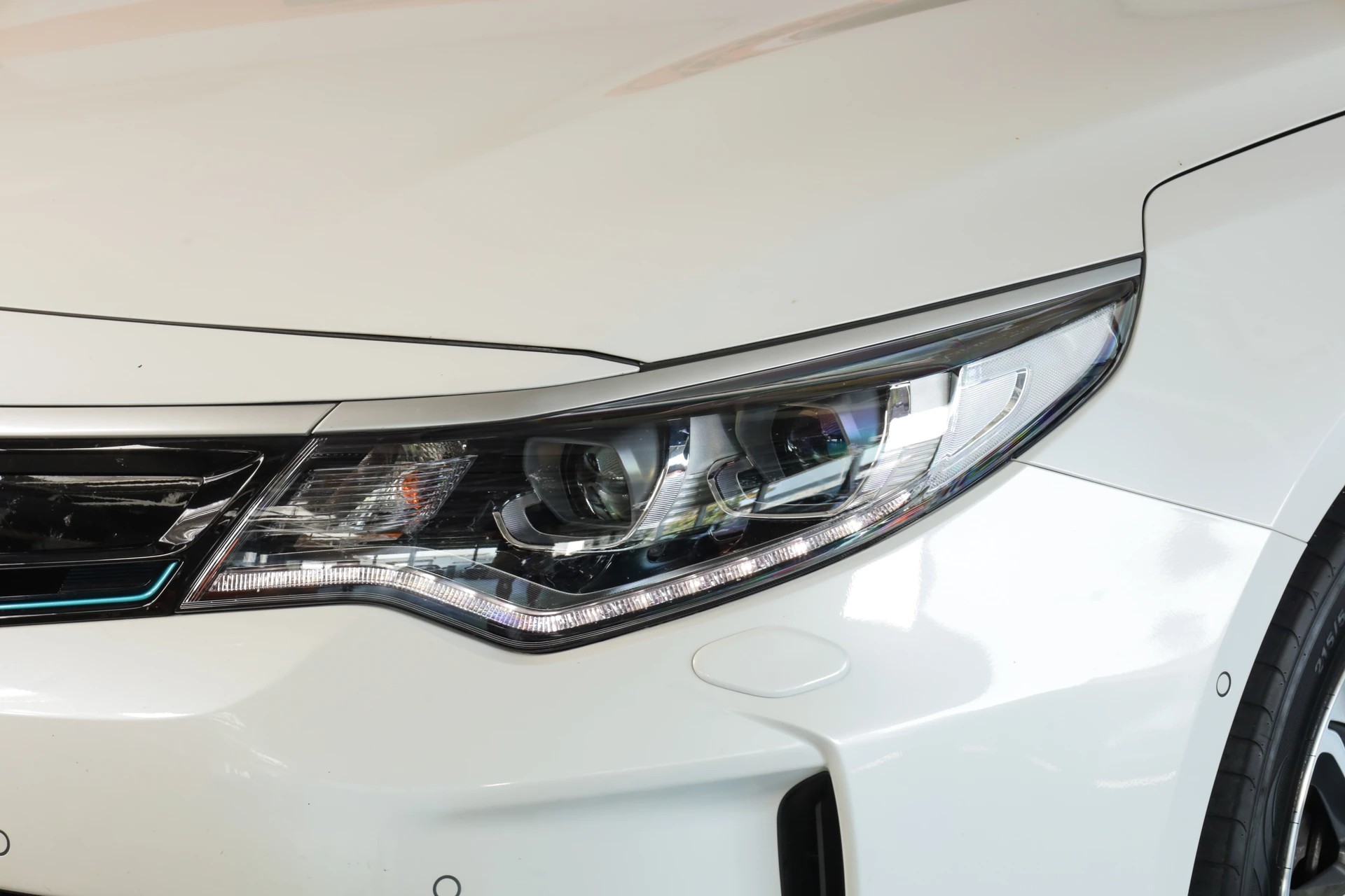 KIA Optima SW 2.0 T-GDI Plug-in Hybrid Automat Caméra 360° / Sièges ventilés / Attelage-image-17