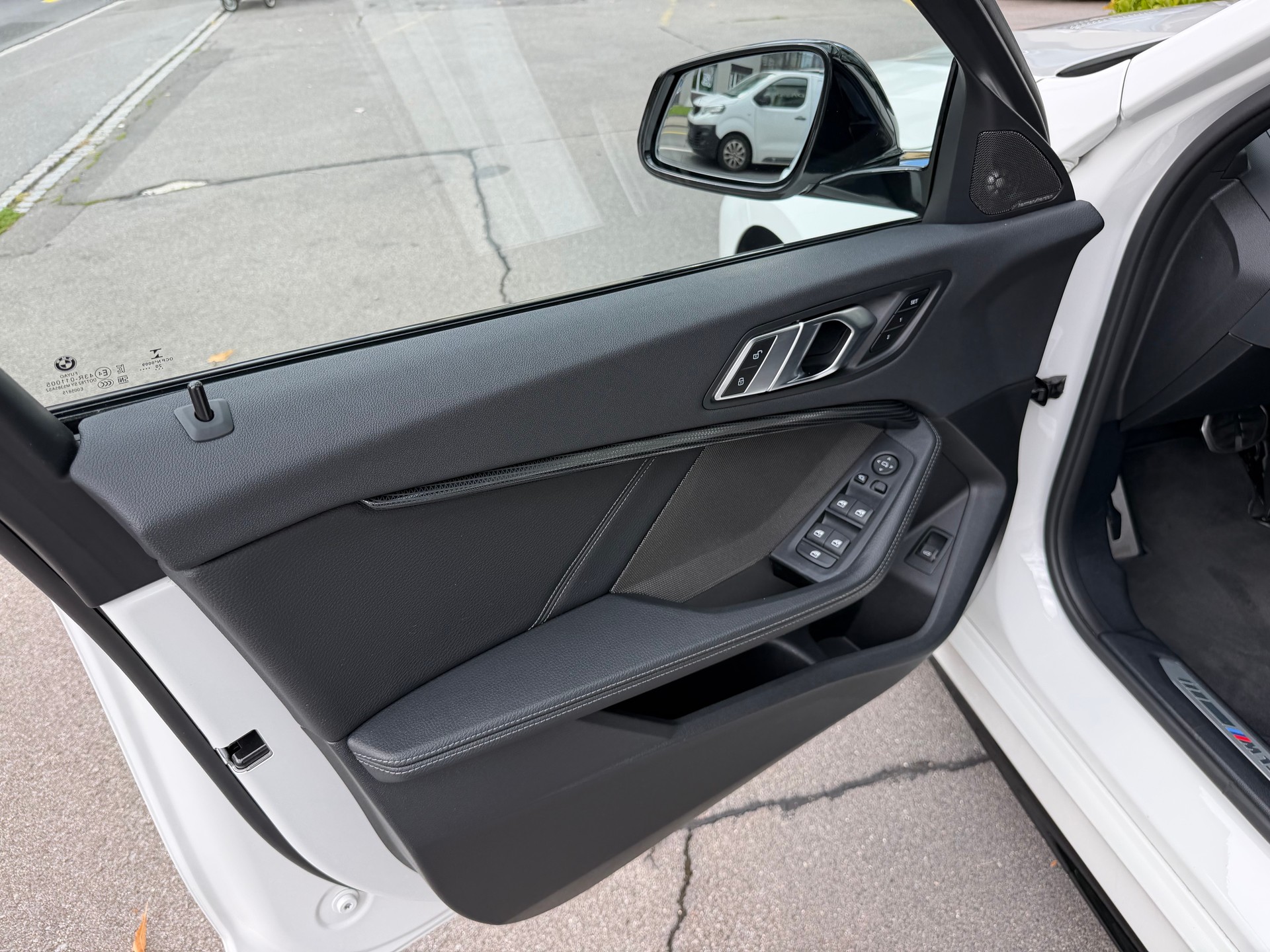 BMW M135i xDrive Steptronic-image-8