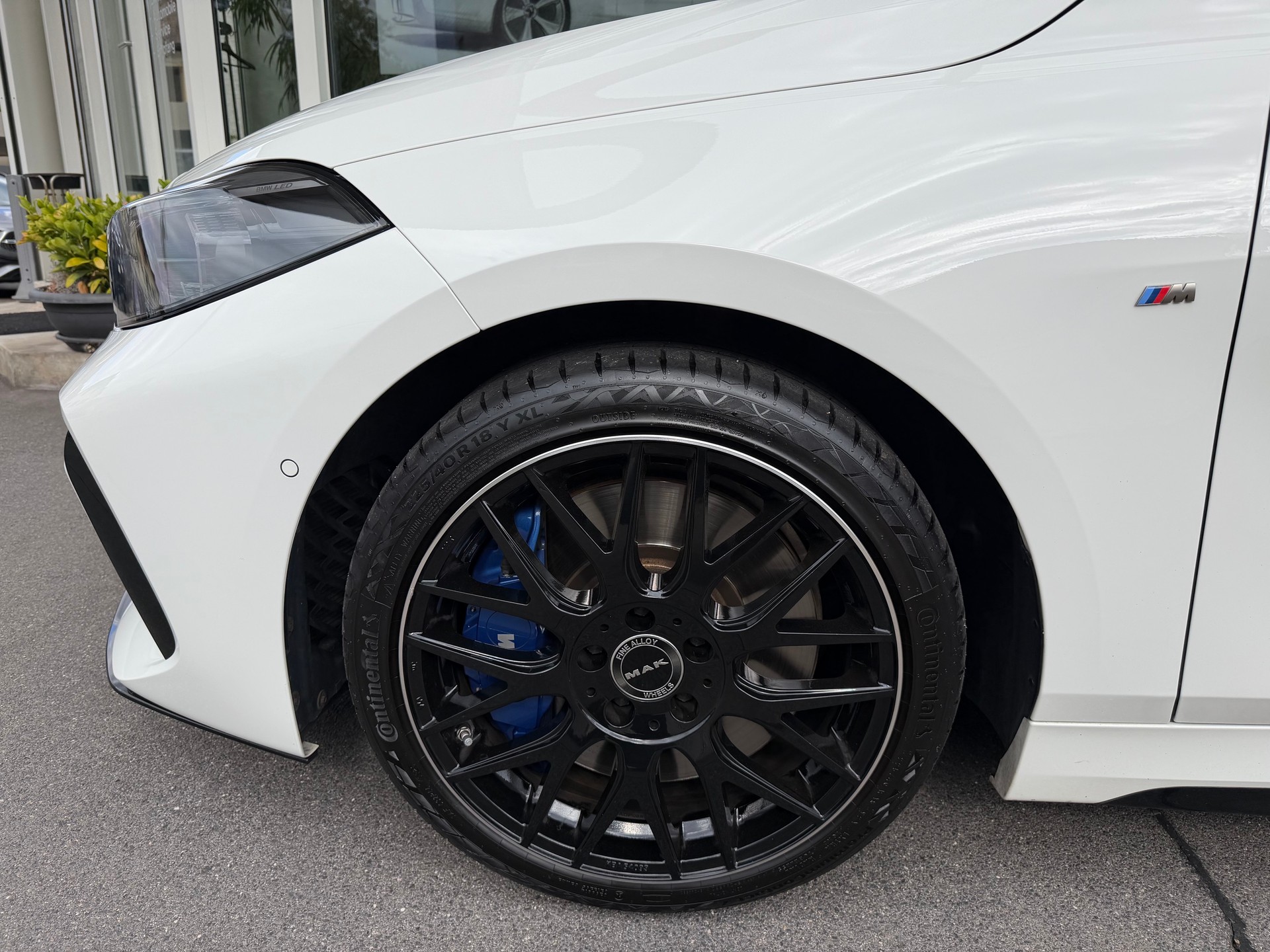 BMW M135i xDrive Steptronic-image-2
