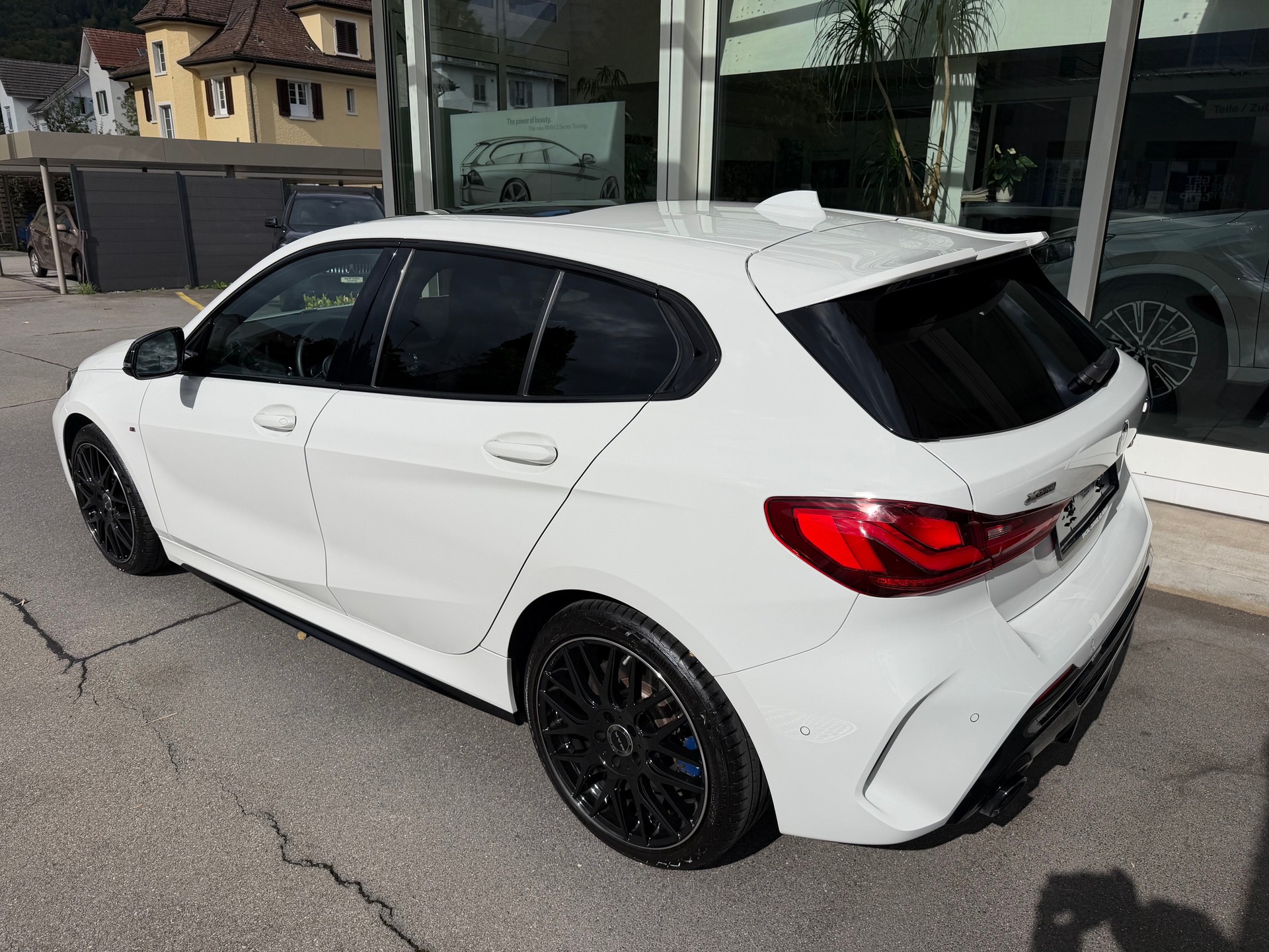 BMW M135i xDrive Steptronic-image-3