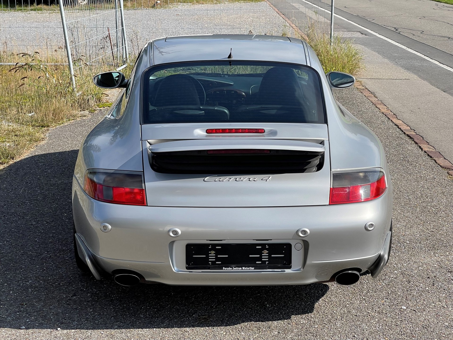 PORSCHE 911 Carrera 4-image-2