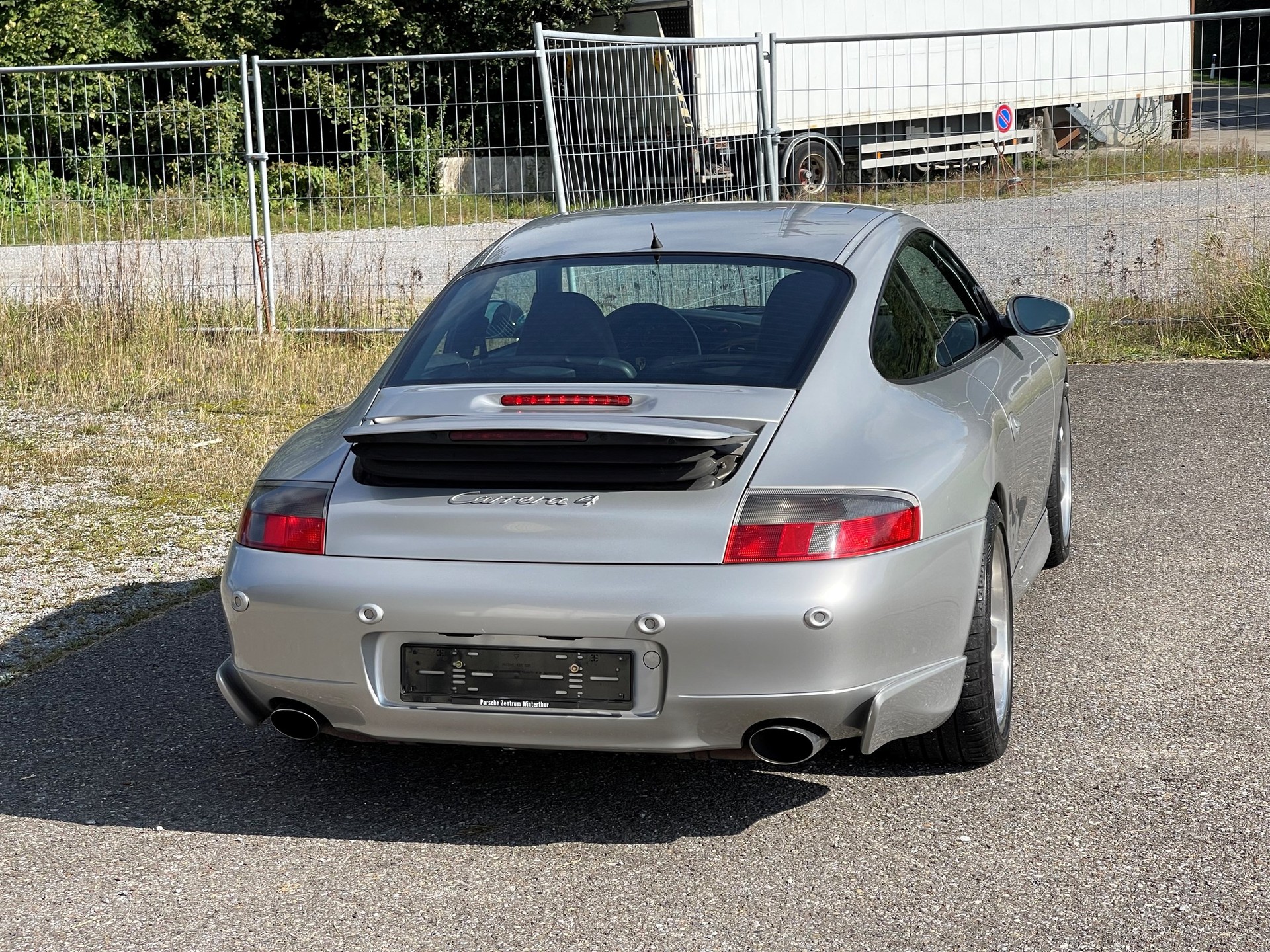 PORSCHE 911 Carrera 4-image-3