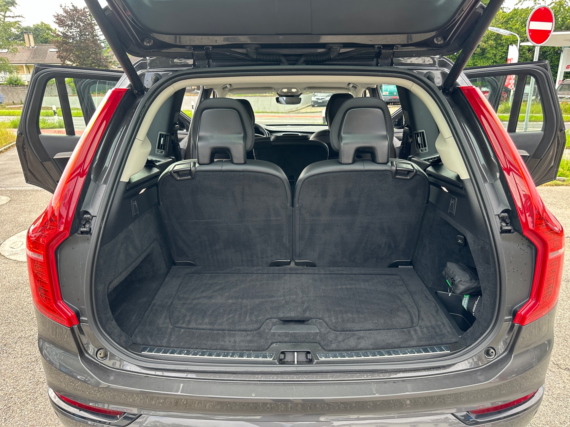 VOLVO XC90 B5 Benzin Mild Hybrid AWD Plus Dark Geartronic-image-4