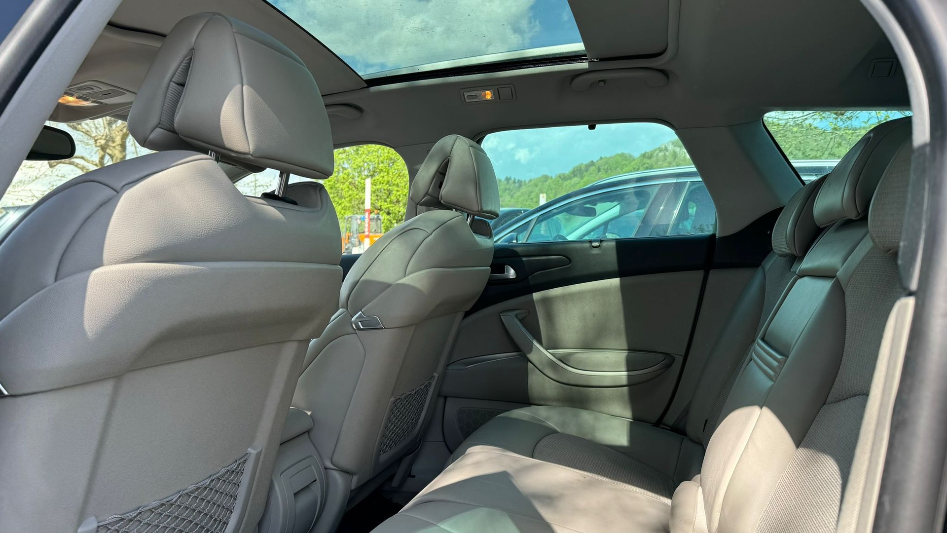 CITROEN C5 Tourer 1.6 Turbo Exclusive Automatic-image-11