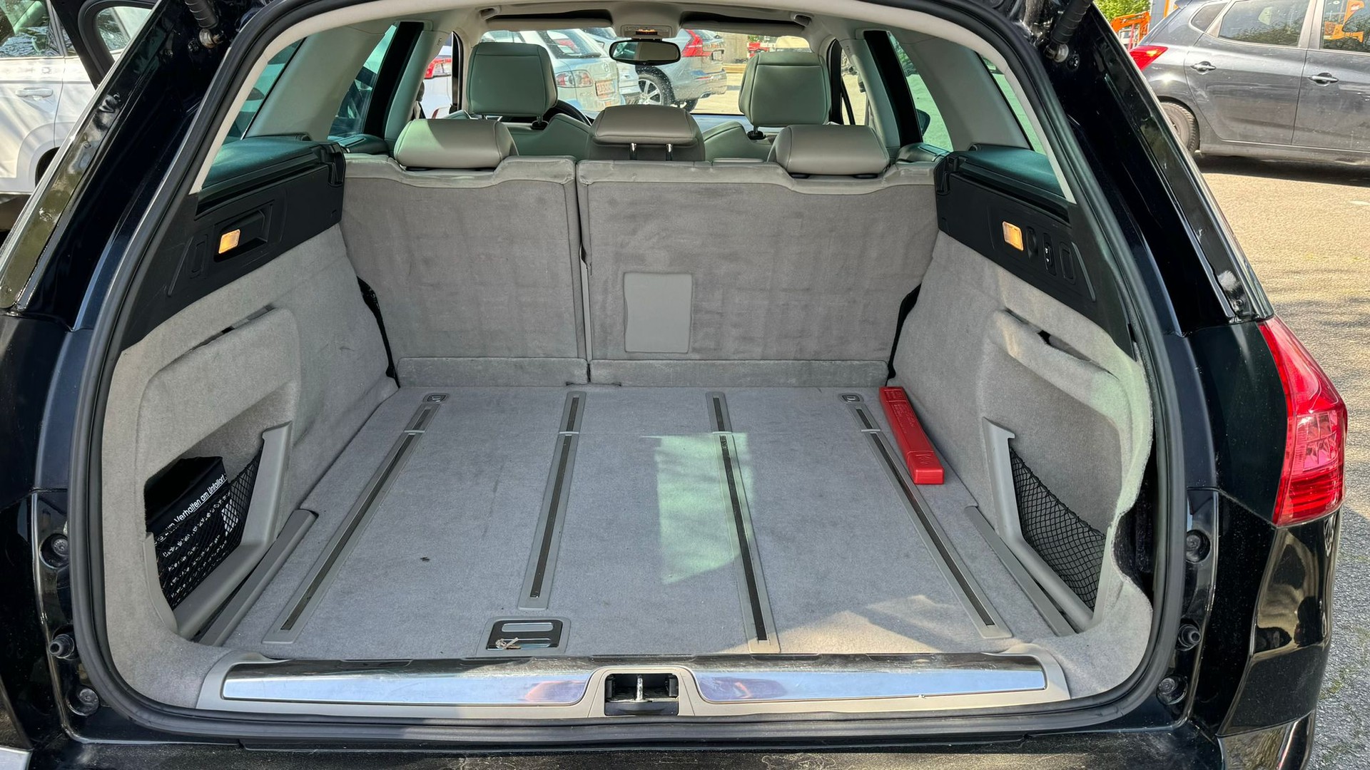 CITROEN C5 Tourer 1.6 Turbo Exclusive Automatic-image-9
