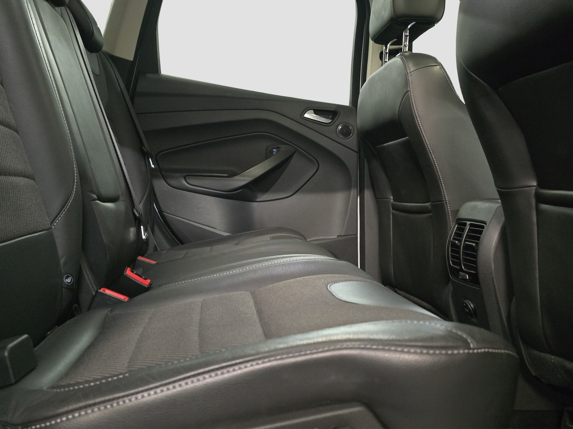 FORD Kuga 2.0 TDCi Titanium S 4WD PowerShift-image-13