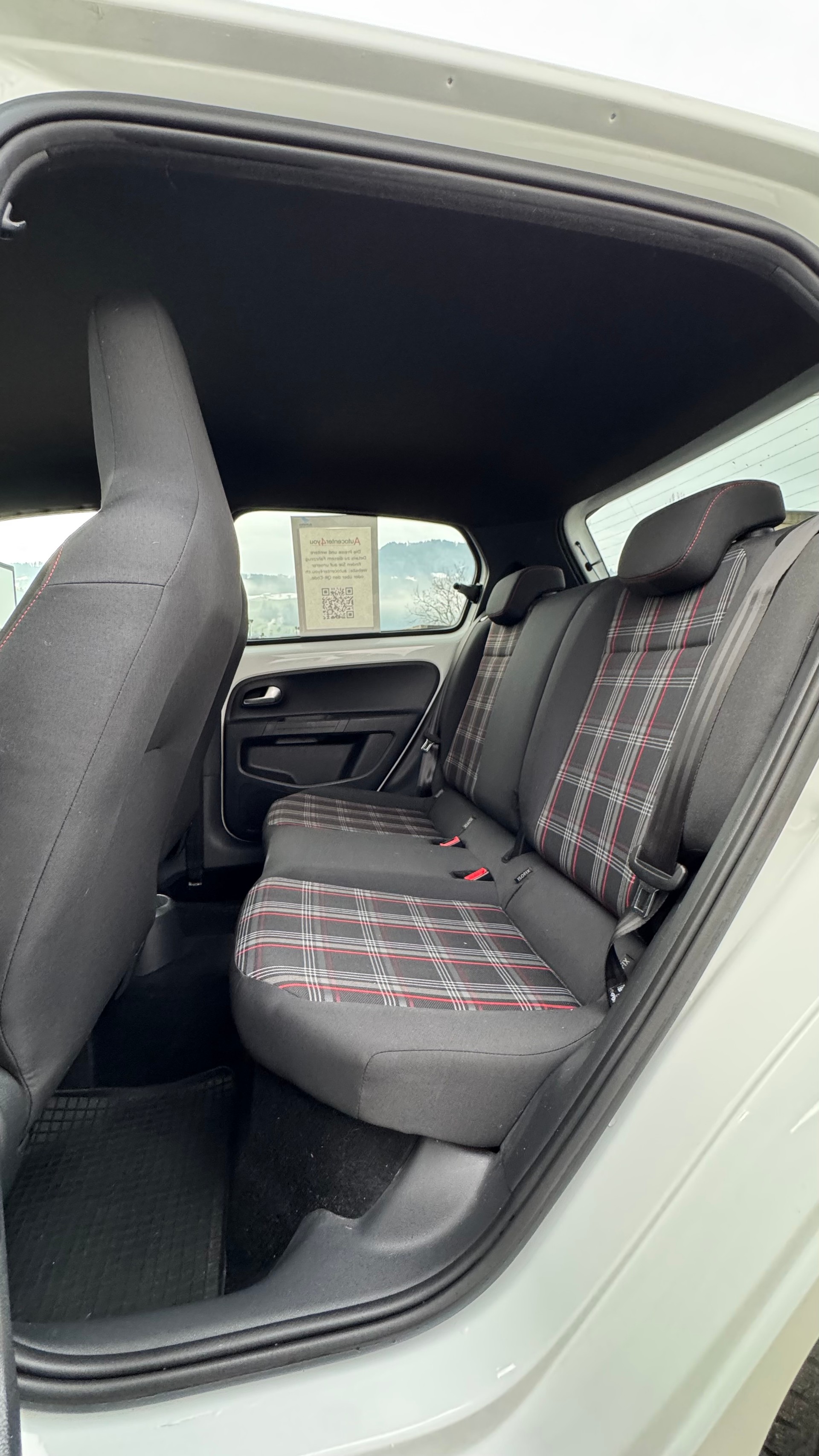 VW Up 1.0 TSI GTI-image-16