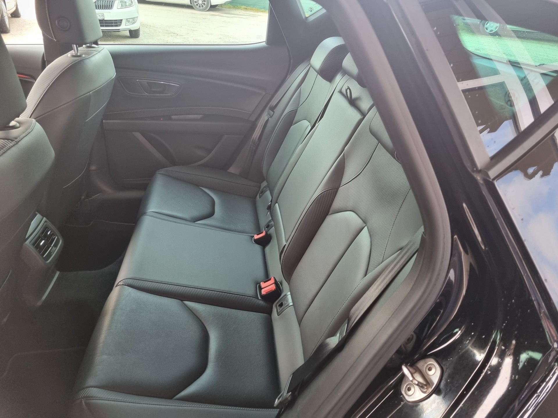 SEAT Leon 2.0 TSI Cupra 300 DSG-image-8