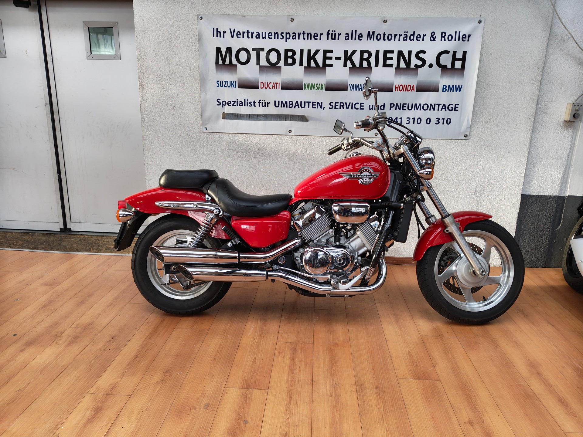 HONDA VF 750 C Magna-image-0