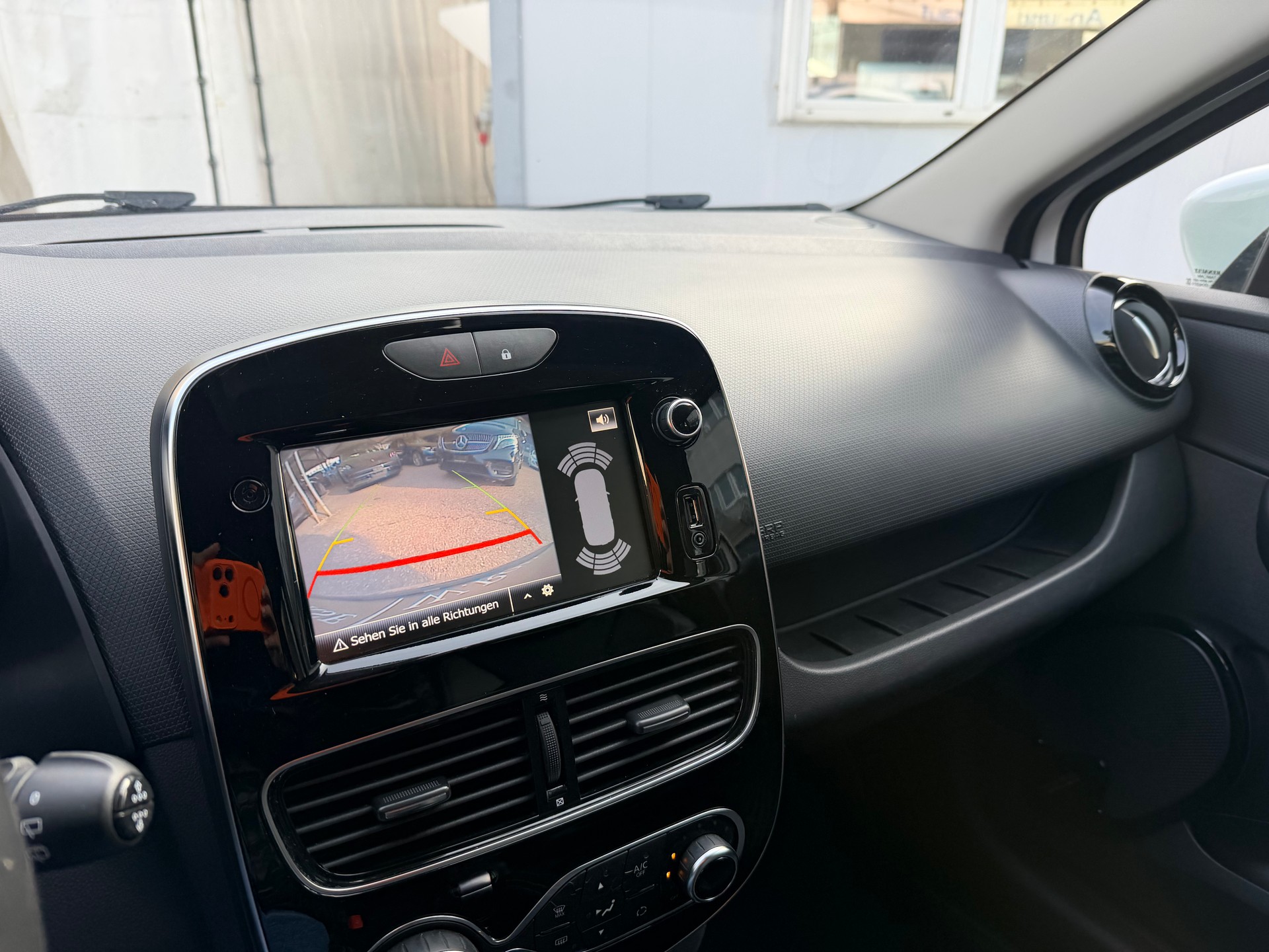 RENAULT Clio Grandtour 1.5 dCi Intens EDC-image-9