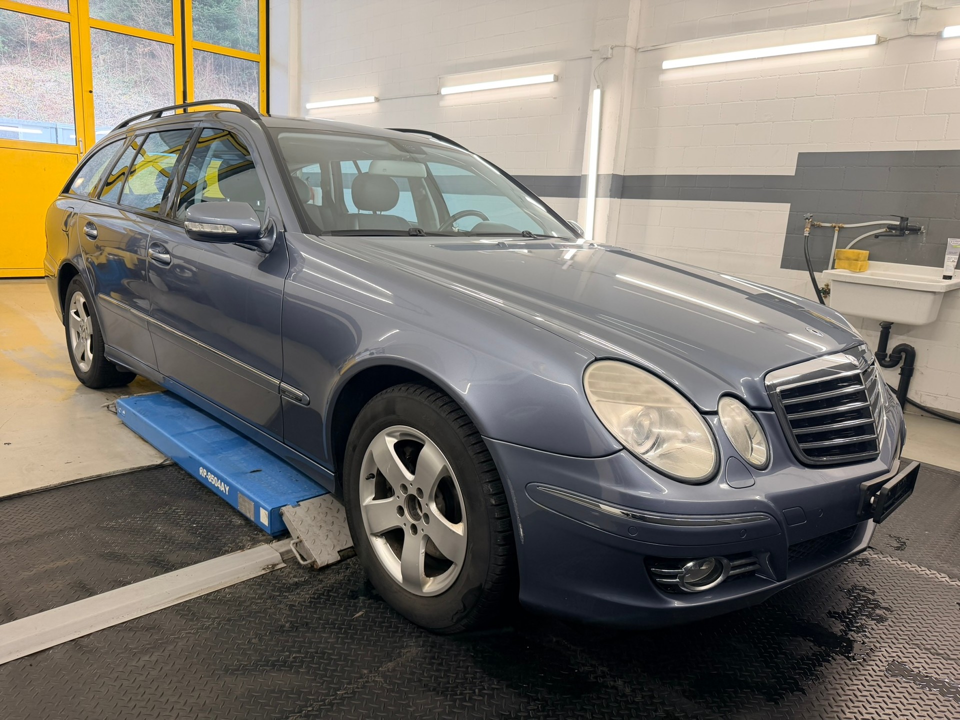 MERCEDES-BENZ E 320 CDI Avantgarde 4Matic Automatic-showroom-element-2