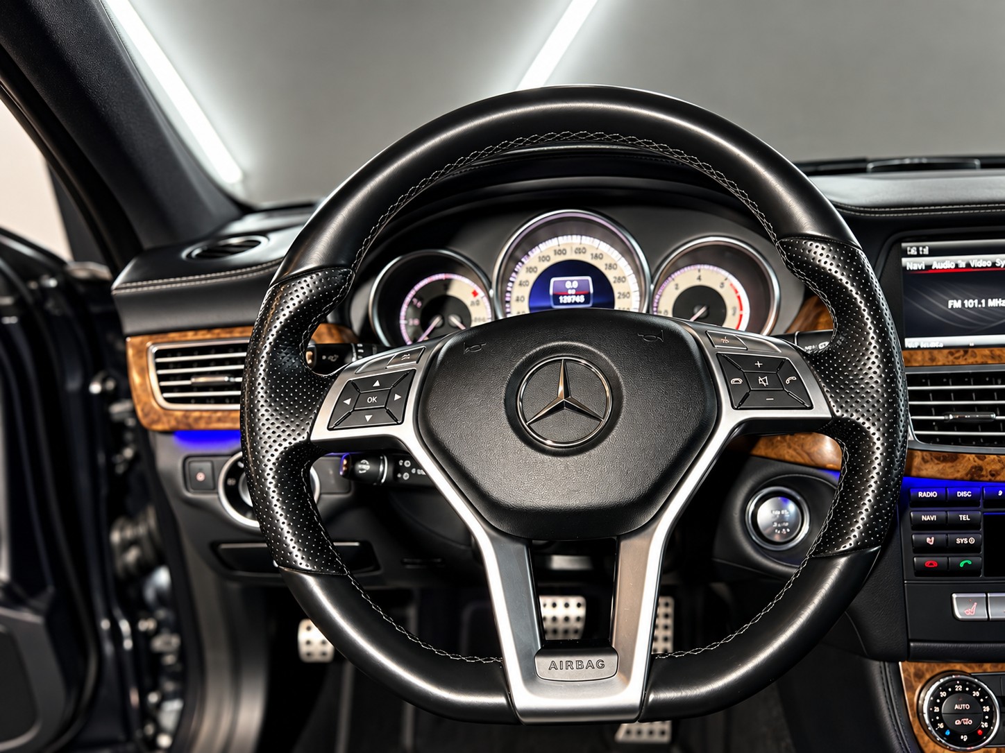 MERCEDES-BENZ CLS 350 CDI 4Matic 7G-Tronic AMG-Line-image-9