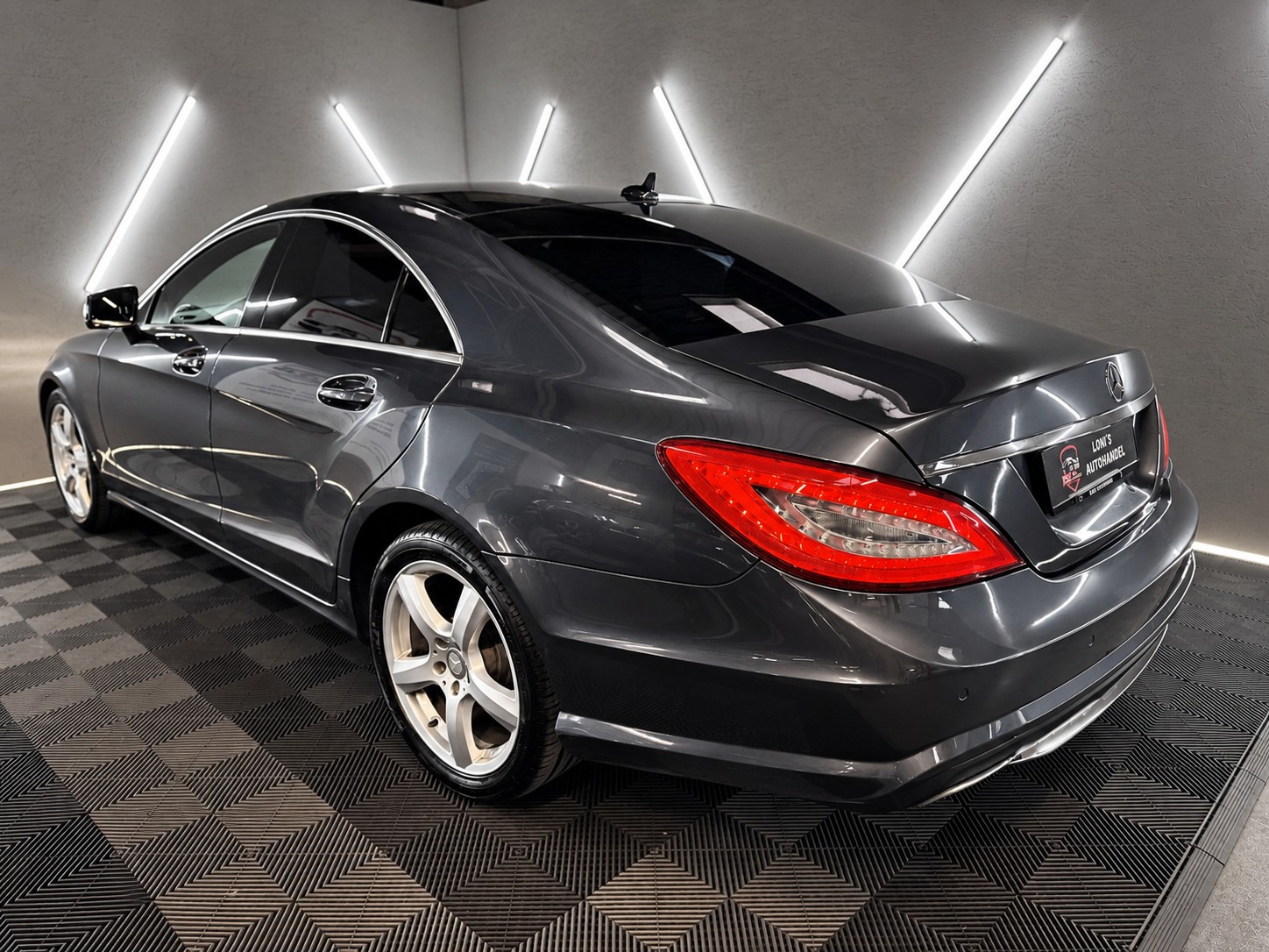 MERCEDES-BENZ CLS 350 CDI 4Matic 7G-Tronic AMG-Line-image-4