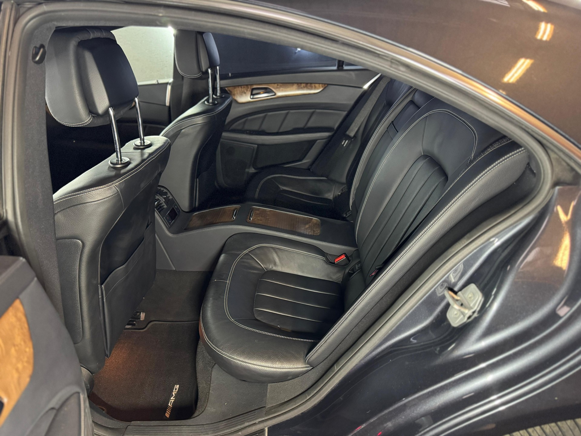 MERCEDES-BENZ CLS 350 CDI 4Matic 7G-Tronic AMG-Line-image-8