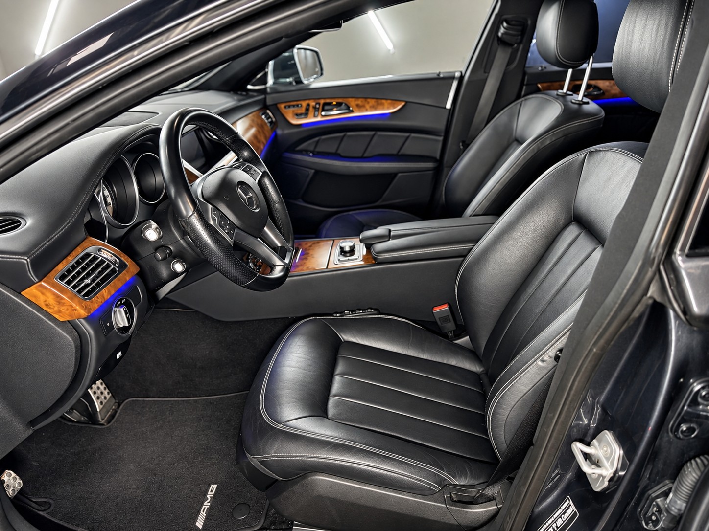 MERCEDES-BENZ CLS 350 CDI 4Matic 7G-Tronic AMG-Line-image-6