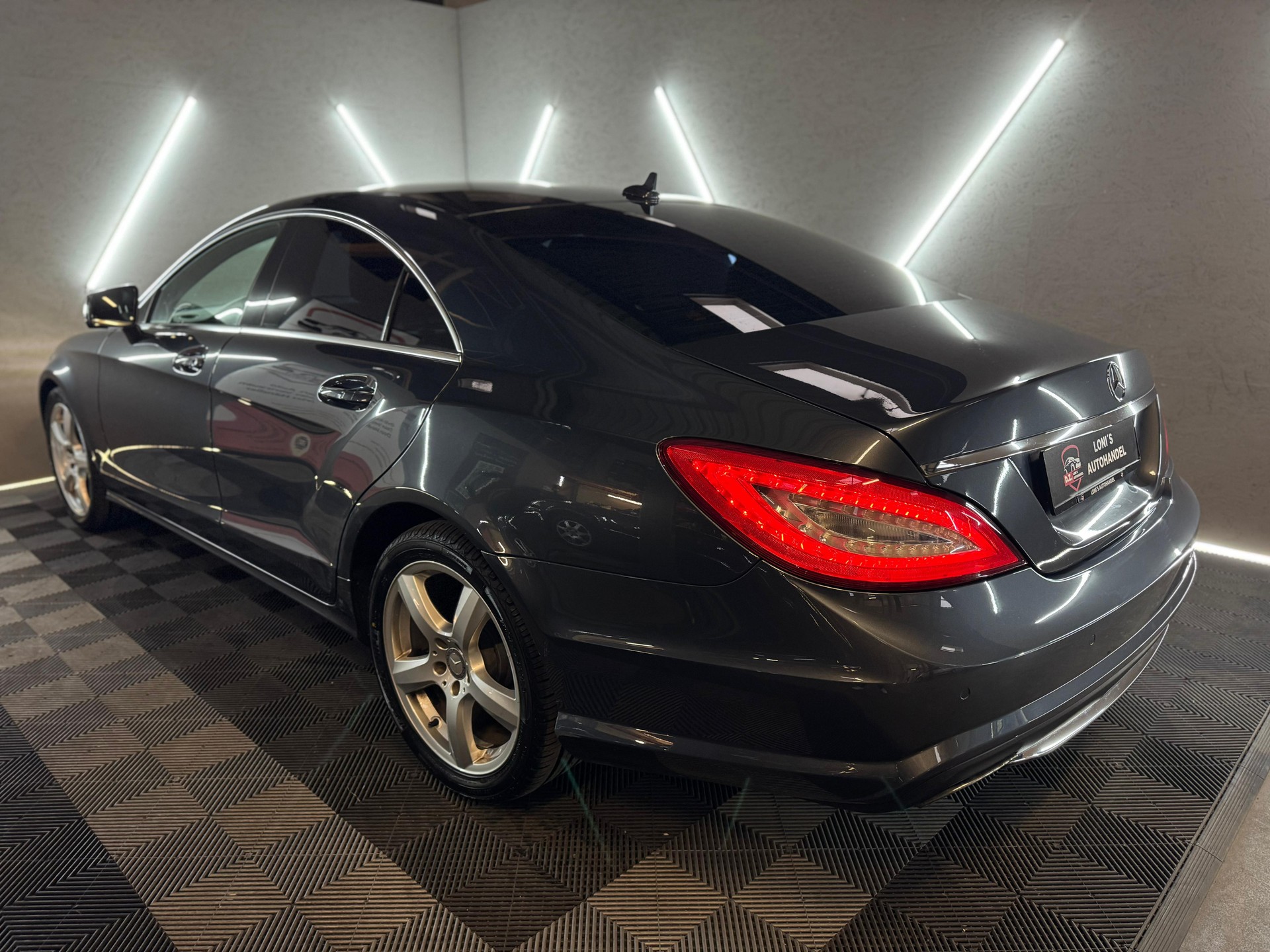 MERCEDES-BENZ CLS 350 CDI 4Matic 7G-Tronic AMG-Line-image-5