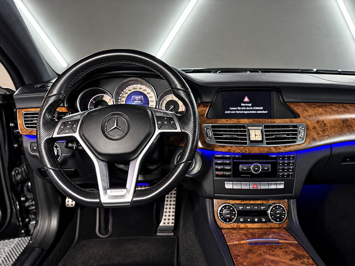 MERCEDES-BENZ CLS 350 CDI 4Matic 7G-Tronic AMG-Line-image-8