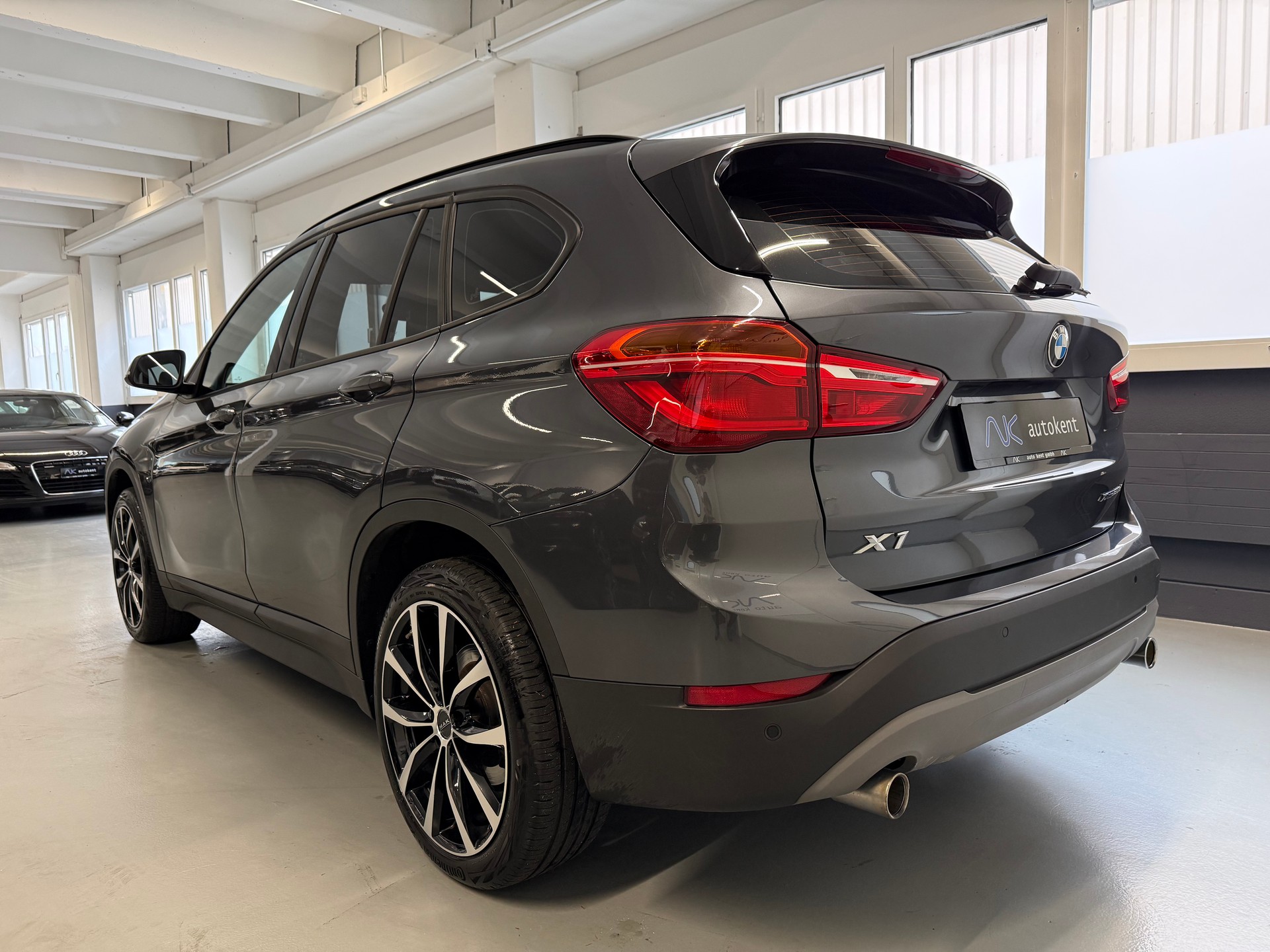BMW X1 xDrive 20d Steptronic-showroom-element-3