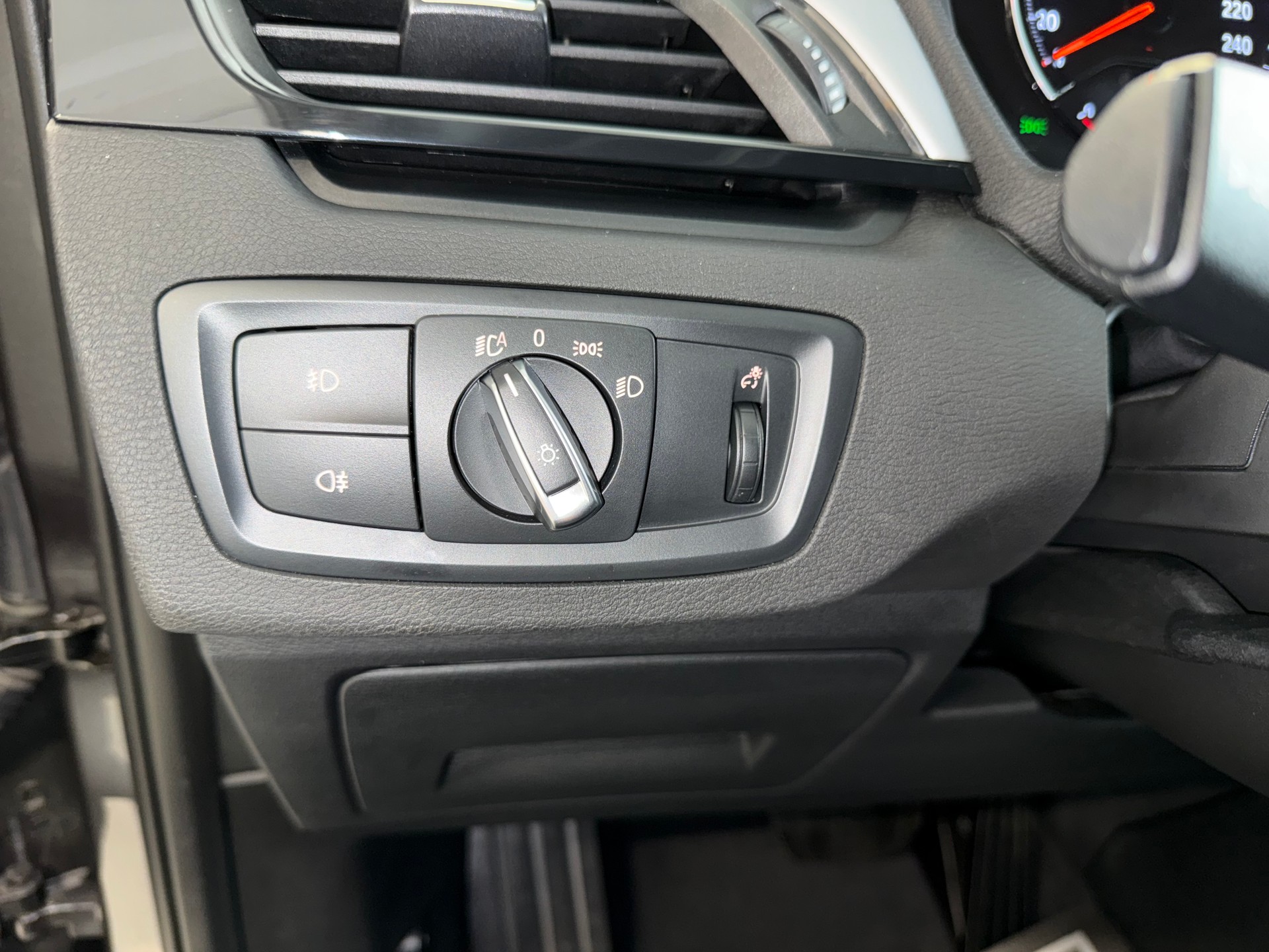 BMW X1 xDrive 20d Steptronic-image-12