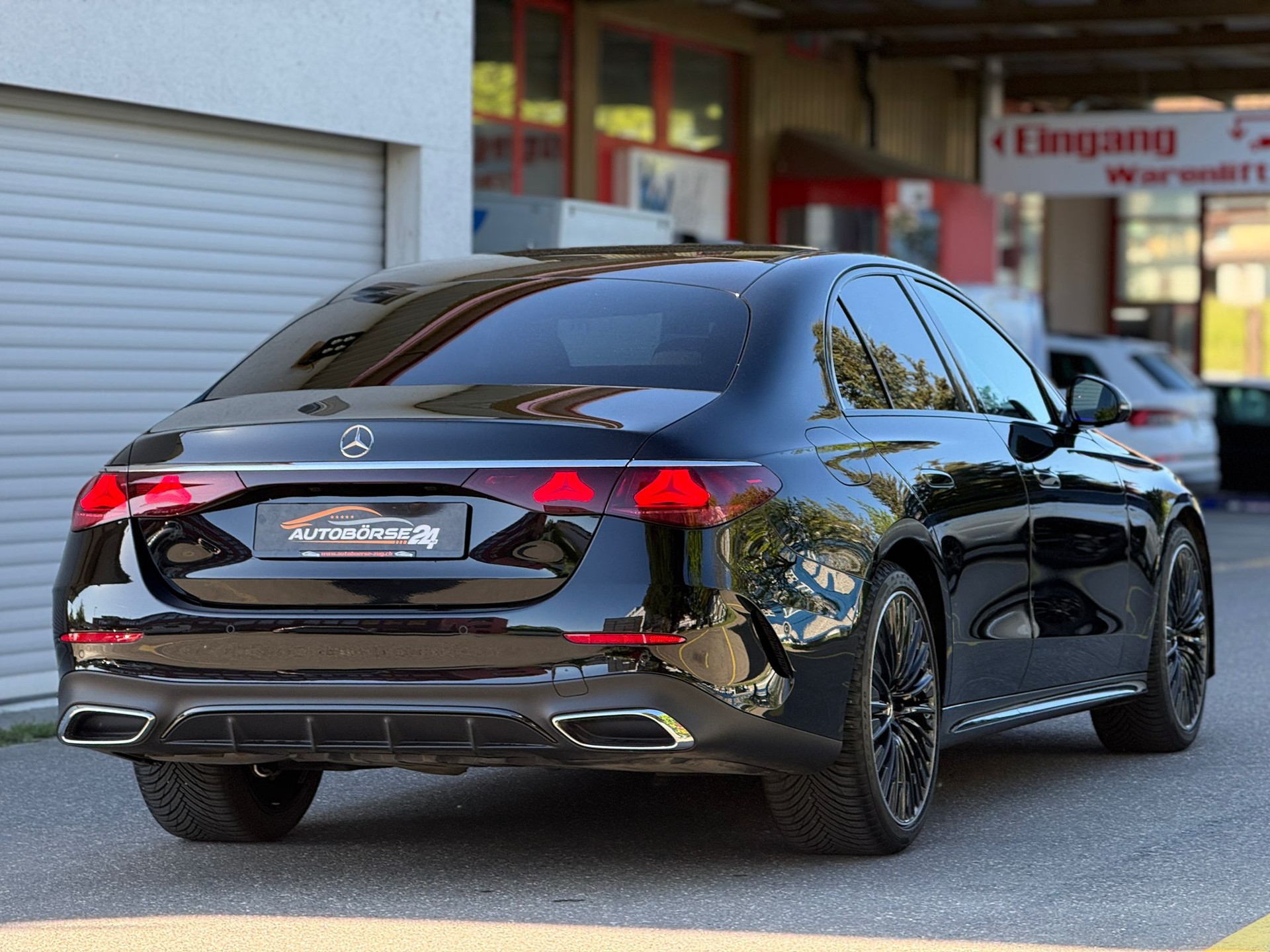 MERCEDES-BENZ E 220 d AMG Line 4matic-image-4