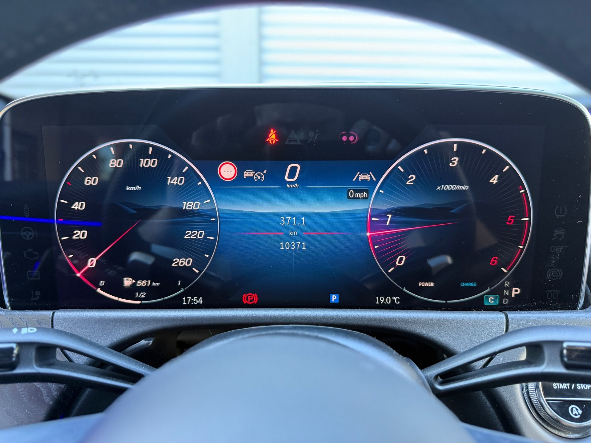 MERCEDES-BENZ E 220 d AMG Line 4matic-image-23