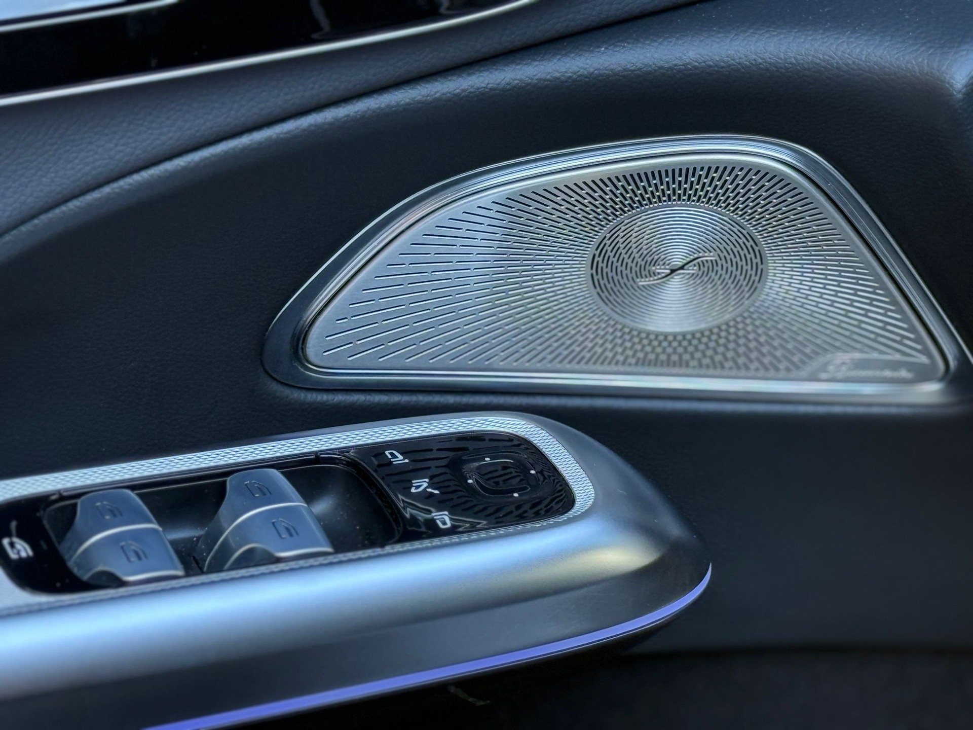 MERCEDES-BENZ E 220 d AMG Line 4matic-image-17