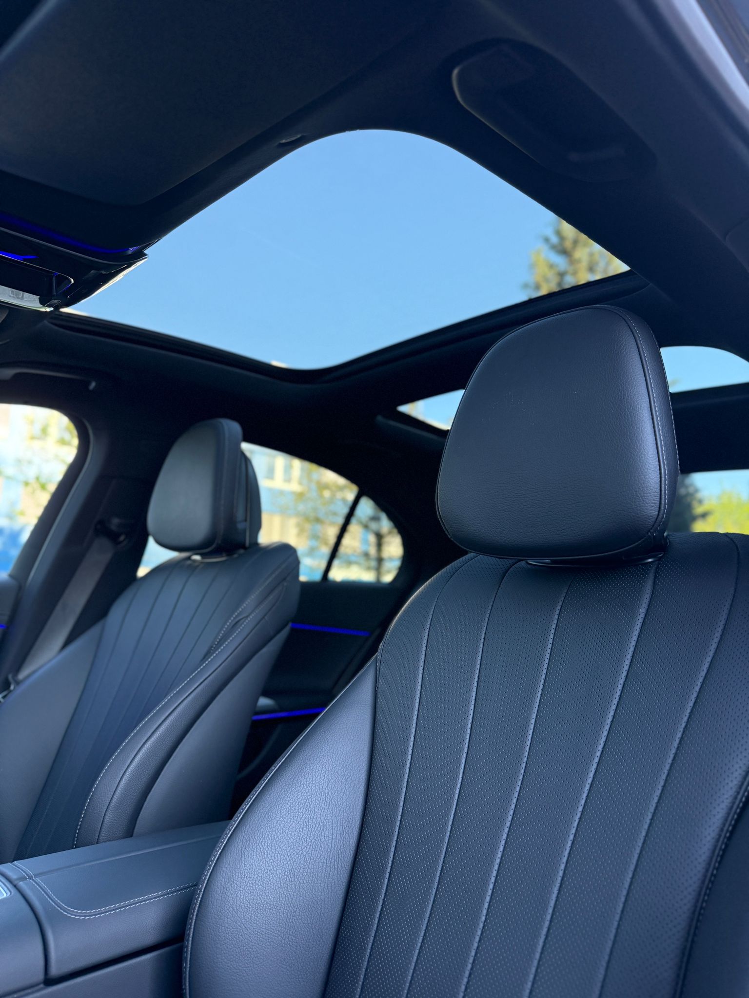 MERCEDES-BENZ E 220 d AMG Line 4matic-image-11