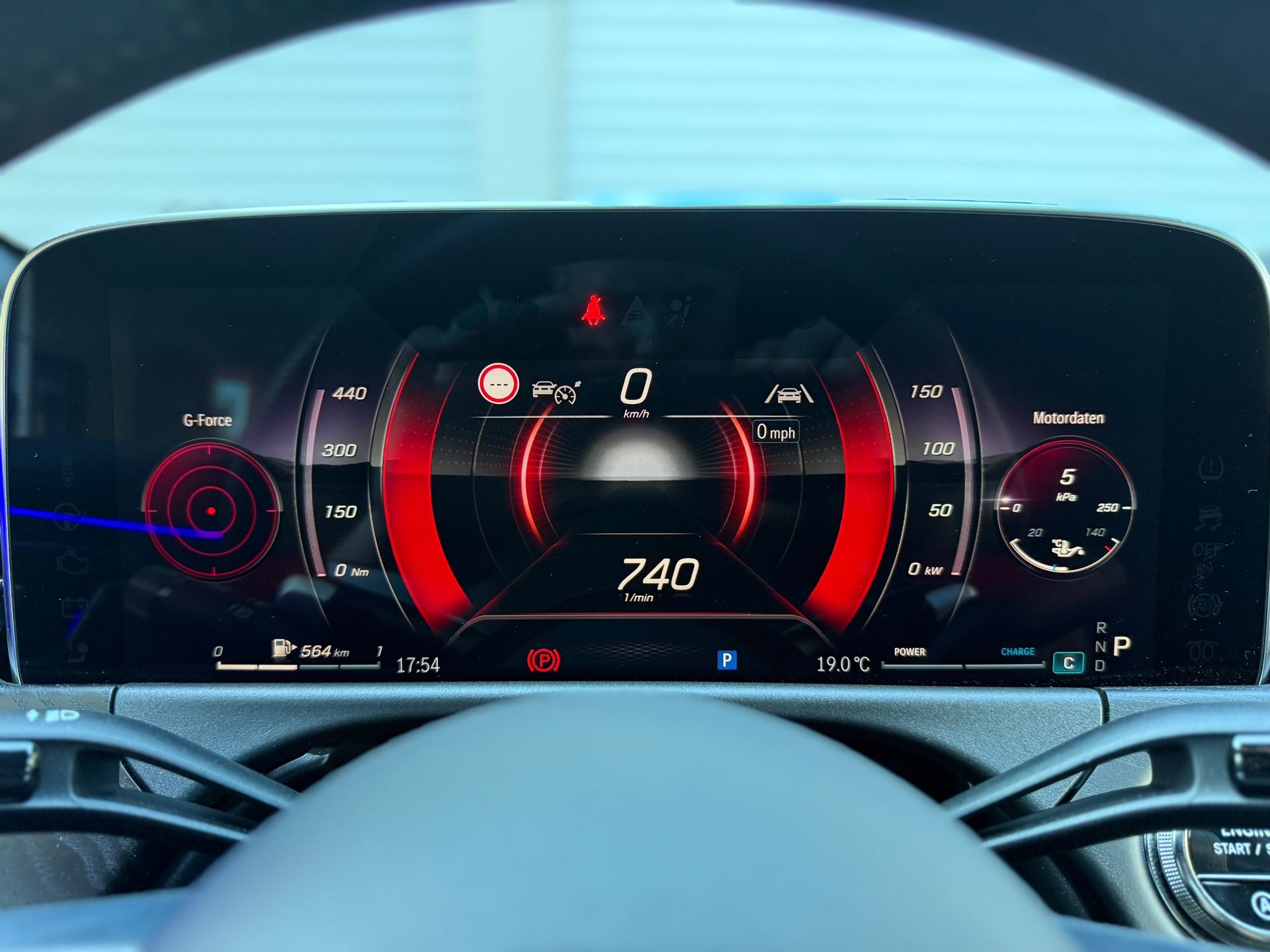 MERCEDES-BENZ E 220 d AMG Line 4matic-image-24