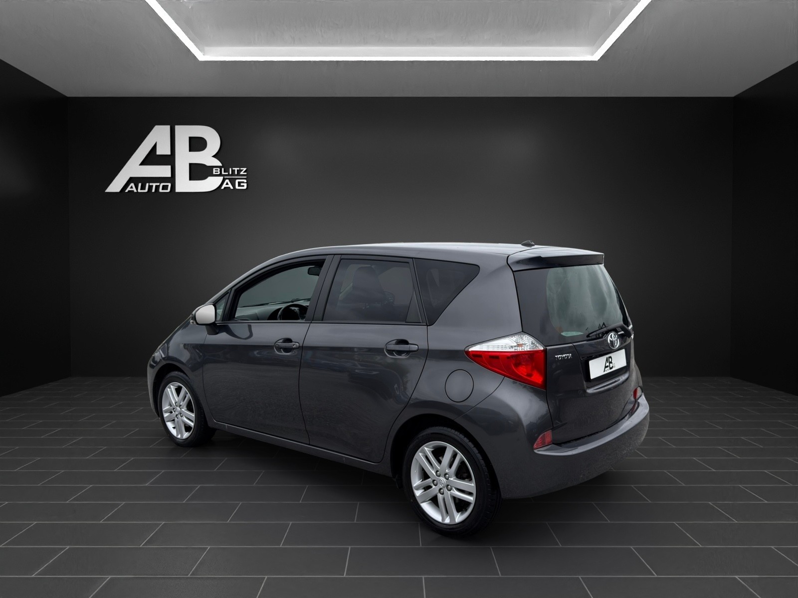 TOYOTA Verso-S 1.33 Linea Luna-showroom-element-2