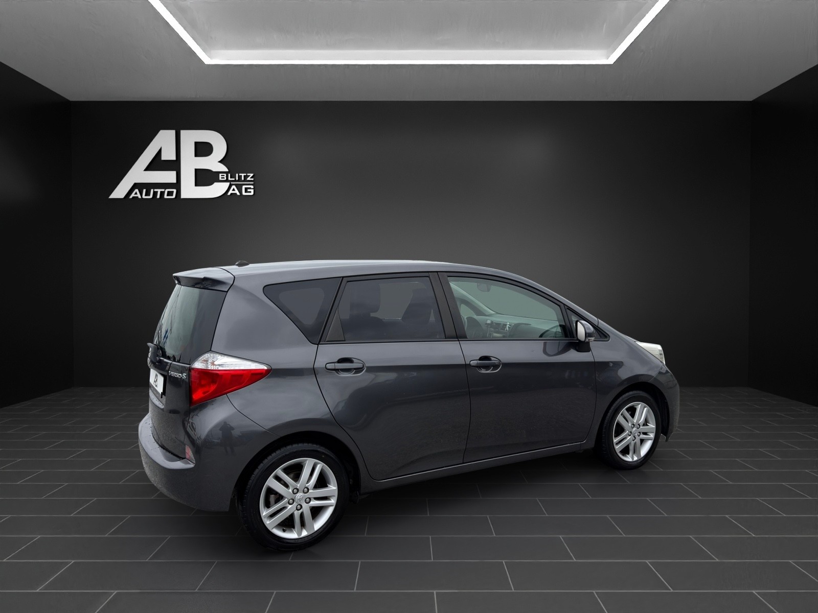 TOYOTA Verso-S 1.33 Linea Luna-image-4