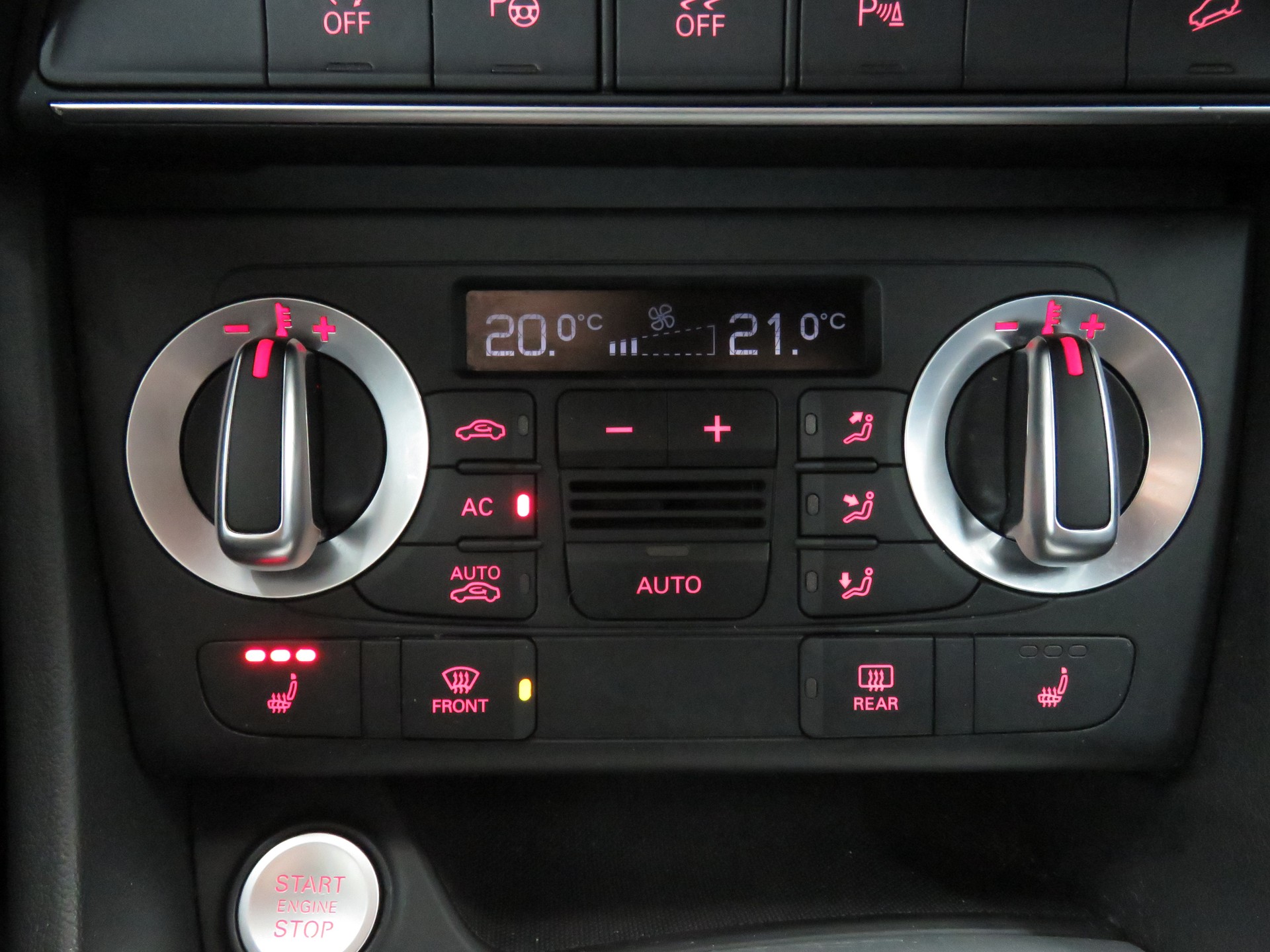 AUDI Q3 2.0 TFSI Quattro S-tronic (Automat)-image-15