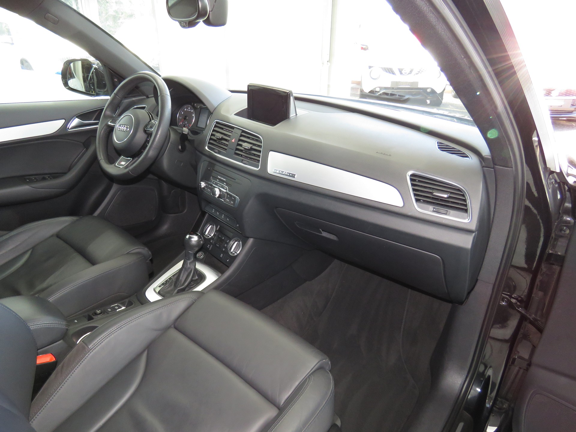 AUDI Q3 2.0 TFSI Quattro S-tronic (Automat)-image-10